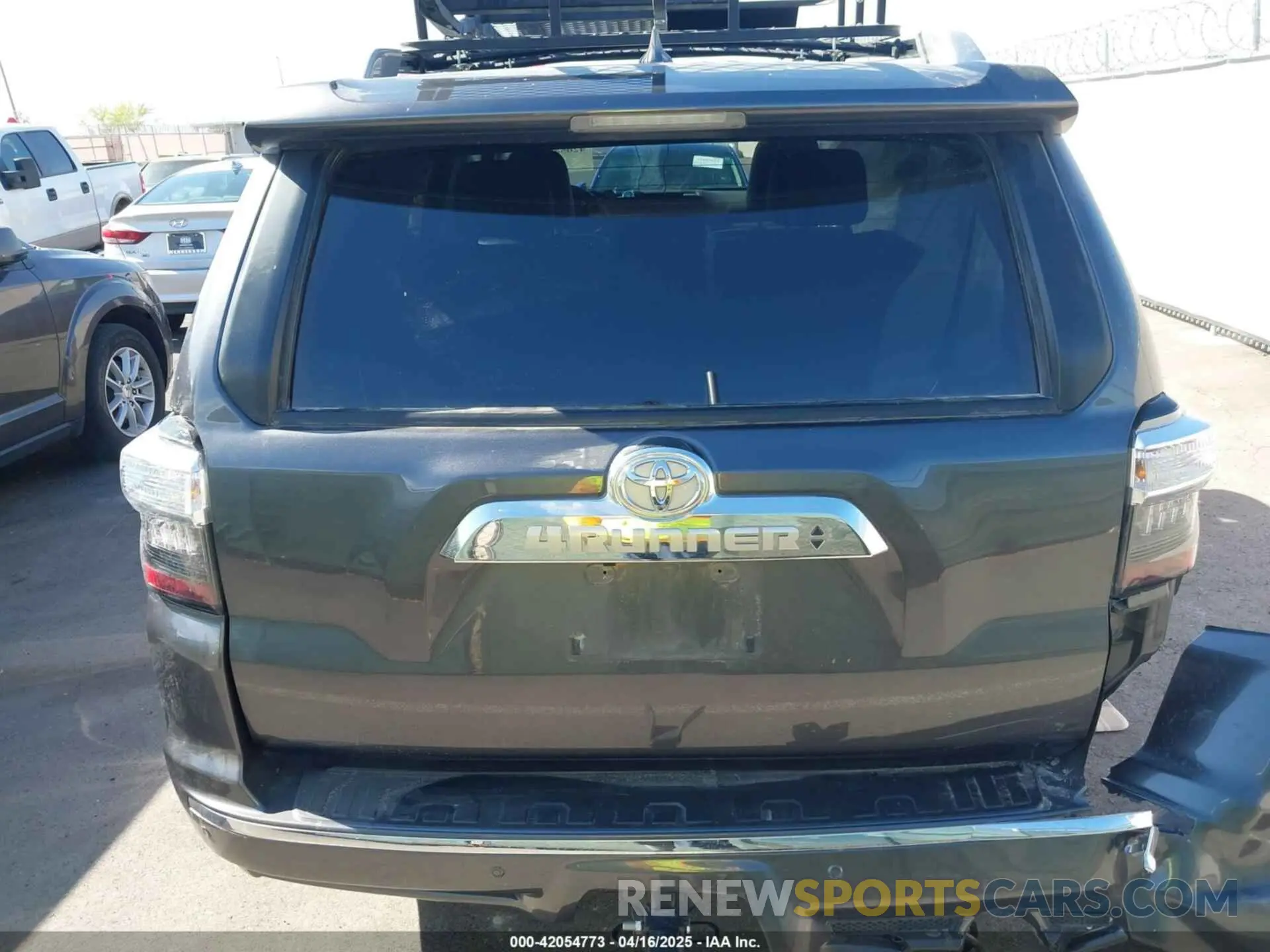 15 Photograph of a damaged car JTEBU5JR8L5837301 TOYOTA 4RUNNER 2020