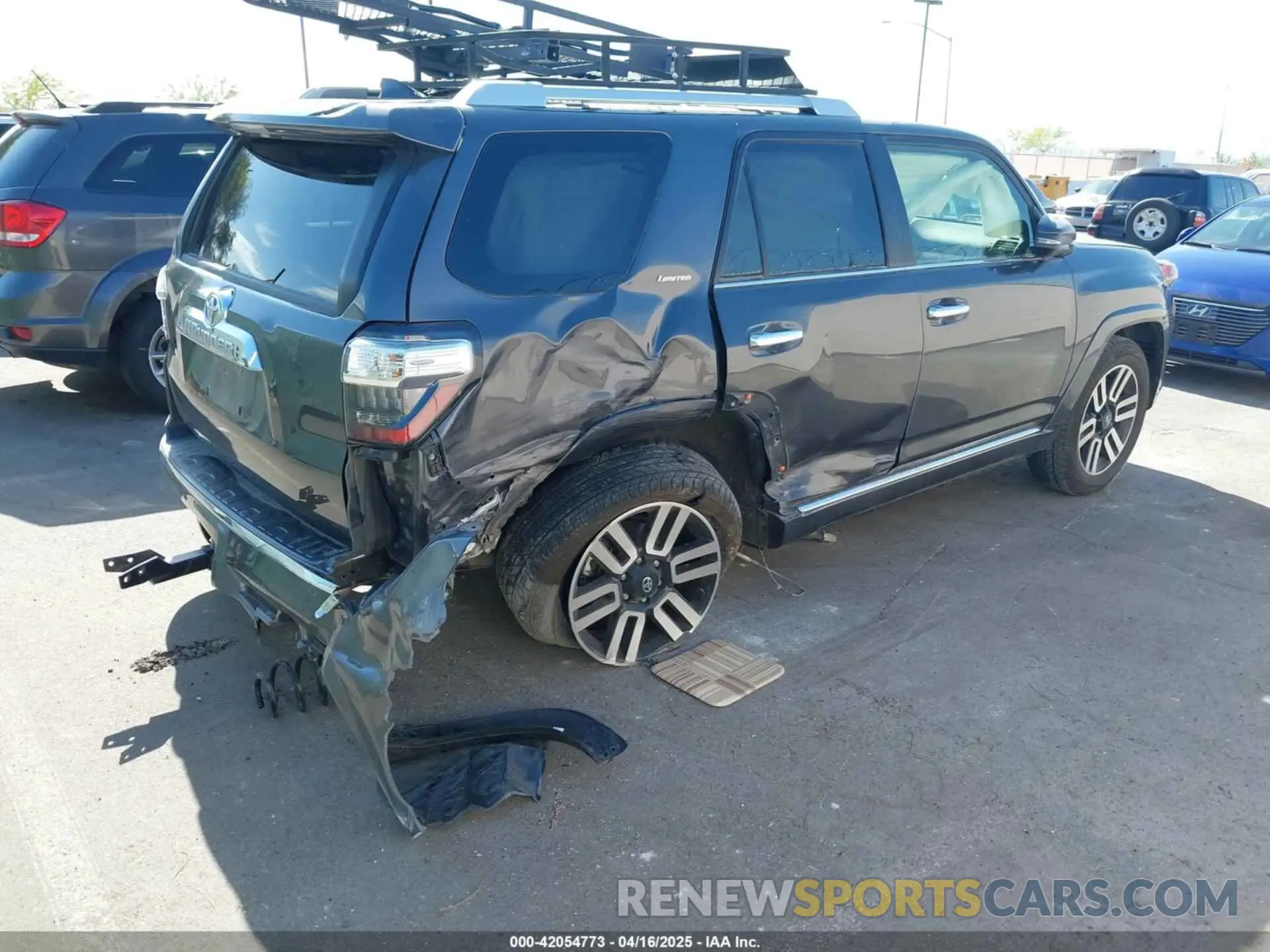 4 Photograph of a damaged car JTEBU5JR8L5837301 TOYOTA 4RUNNER 2020