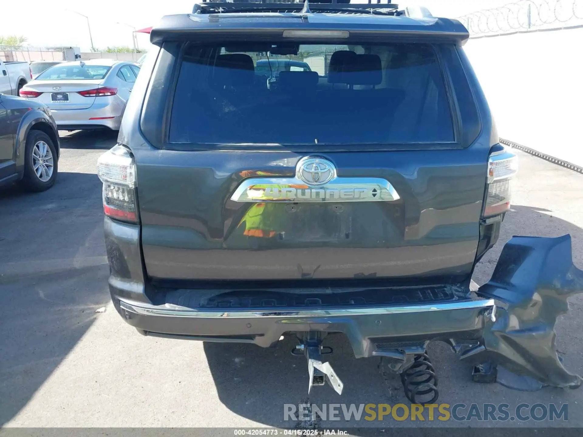 6 Photograph of a damaged car JTEBU5JR8L5837301 TOYOTA 4RUNNER 2020