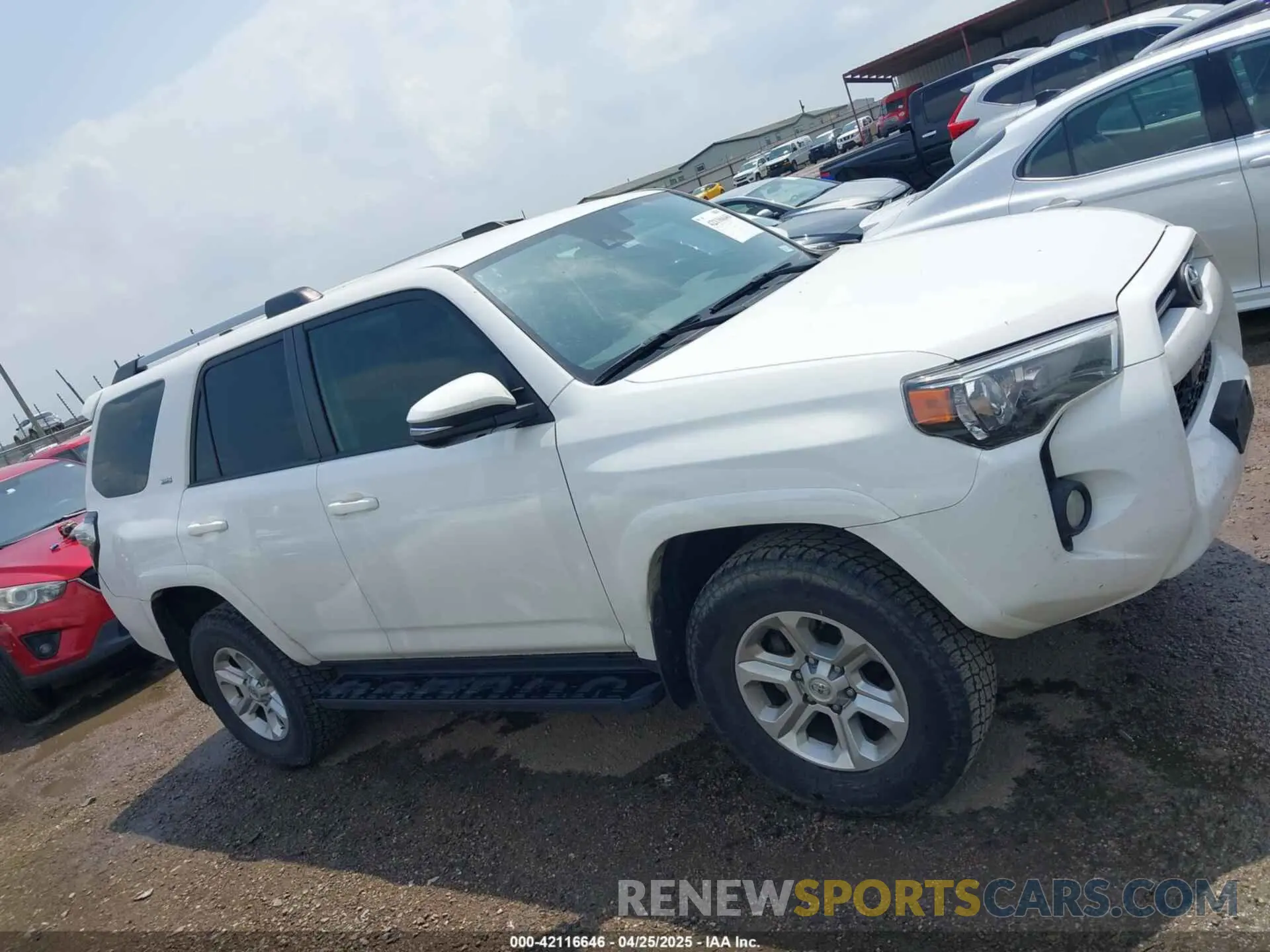 13 Photograph of a damaged car JTEBU5JR9L5738969 TOYOTA 4RUNNER 2020