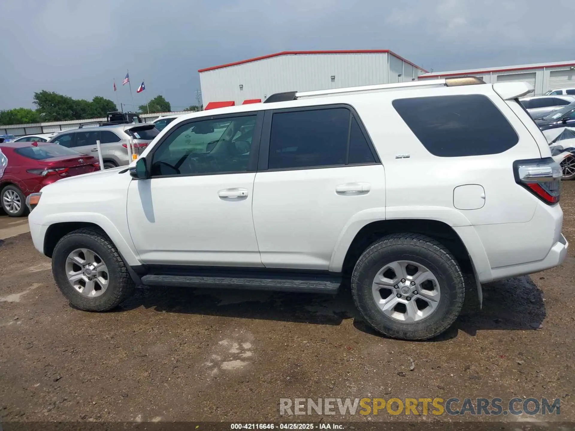 14 Photograph of a damaged car JTEBU5JR9L5738969 TOYOTA 4RUNNER 2020