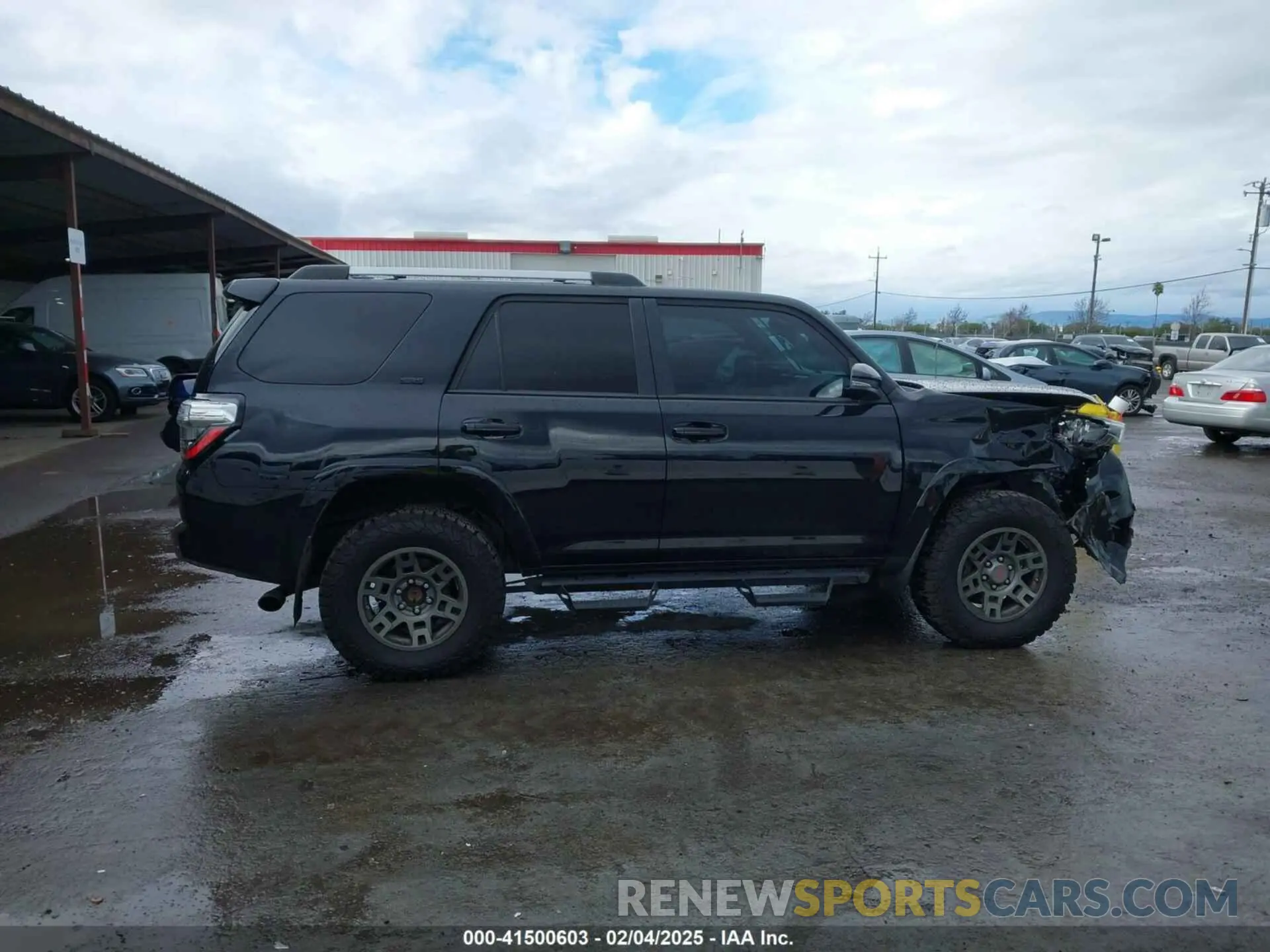 14 Photograph of a damaged car JTEBU5JR9L5745422 TOYOTA 4RUNNER 2020