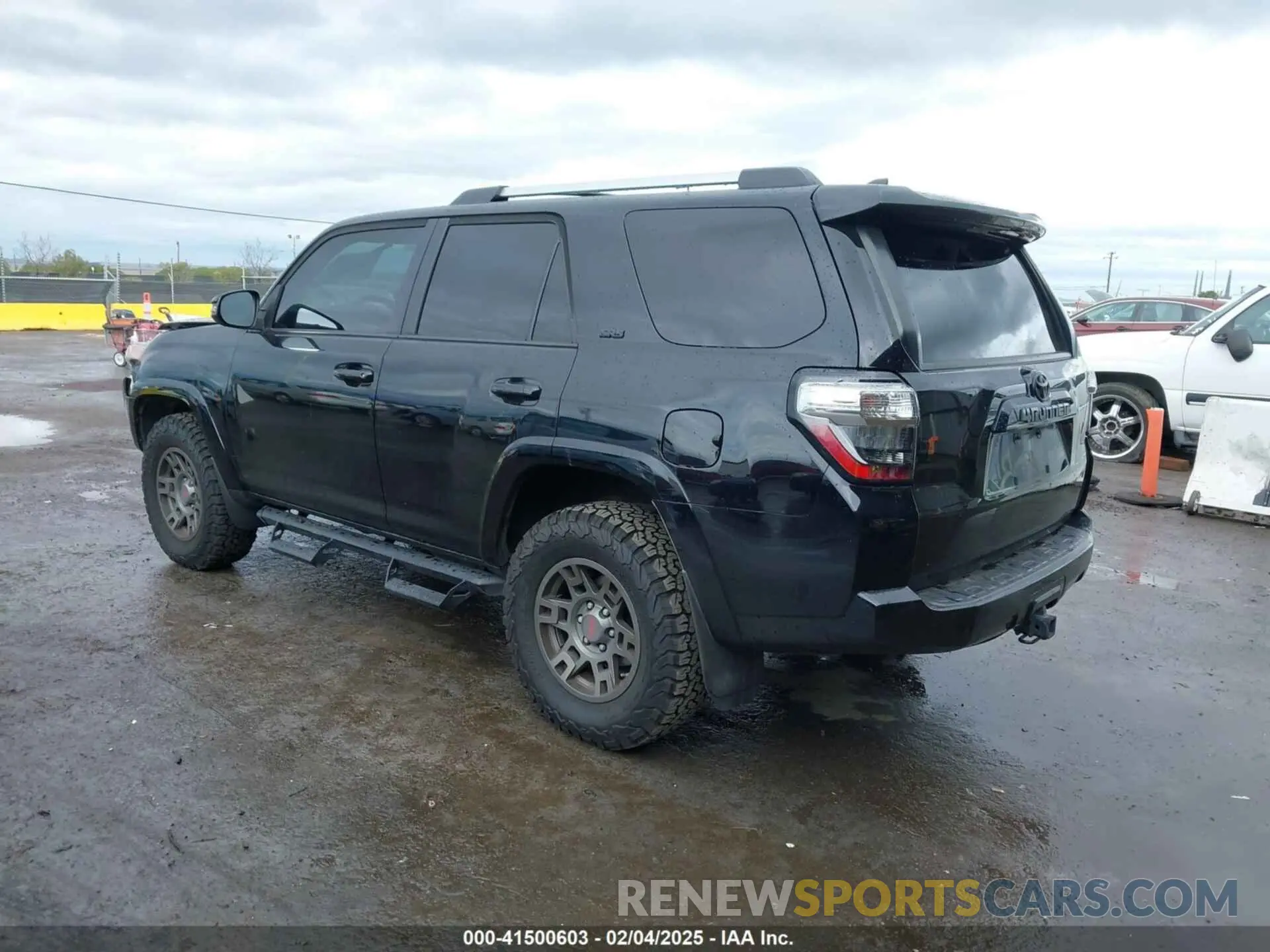 3 Photograph of a damaged car JTEBU5JR9L5745422 TOYOTA 4RUNNER 2020