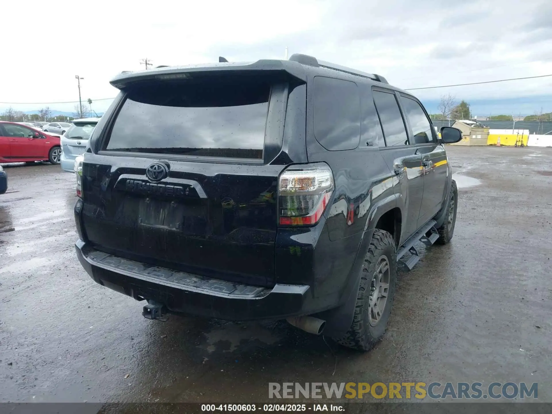 4 Photograph of a damaged car JTEBU5JR9L5745422 TOYOTA 4RUNNER 2020