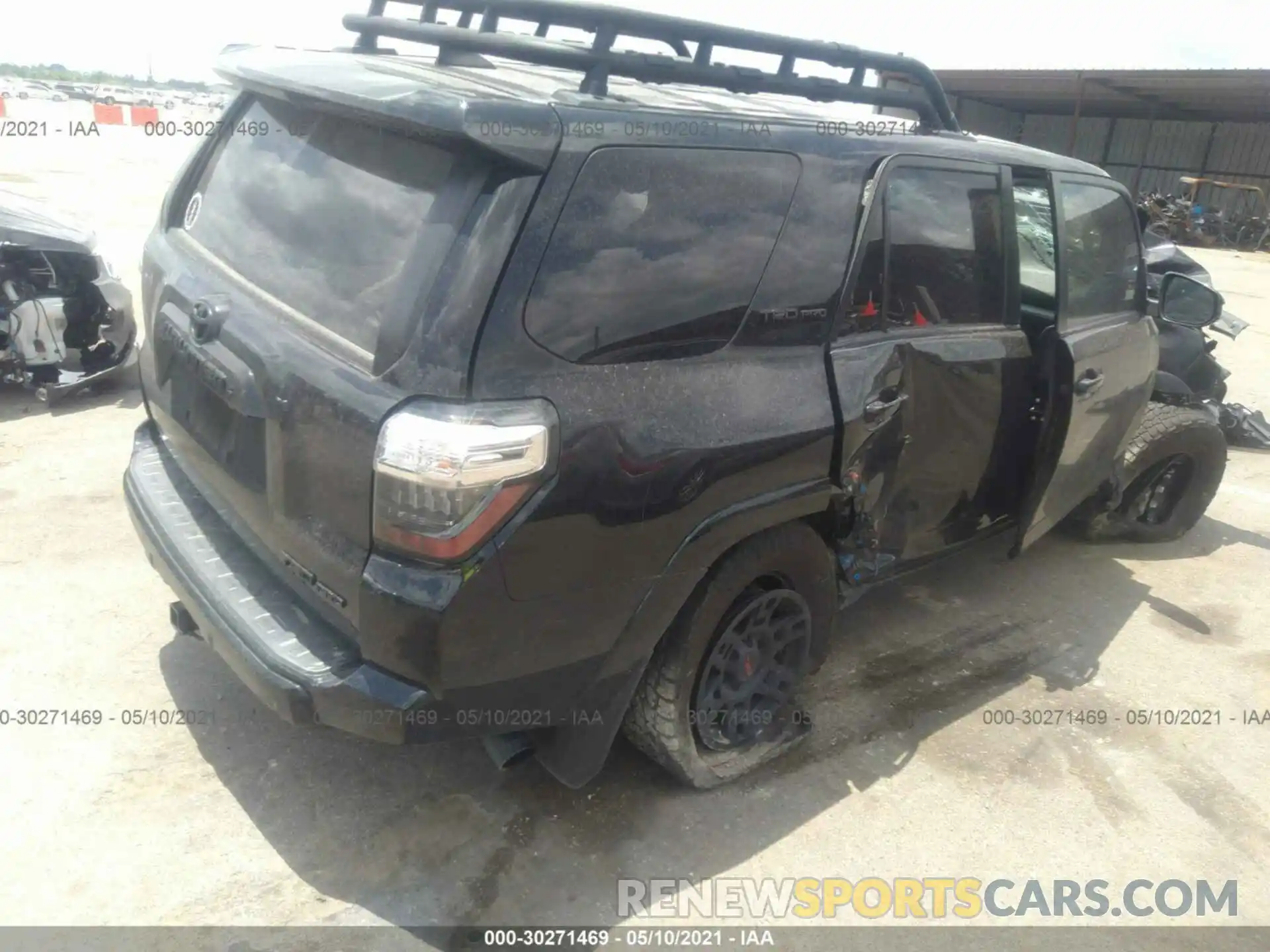 4 Photograph of a damaged car JTEBU5JR9L5752368 TOYOTA 4RUNNER 2020