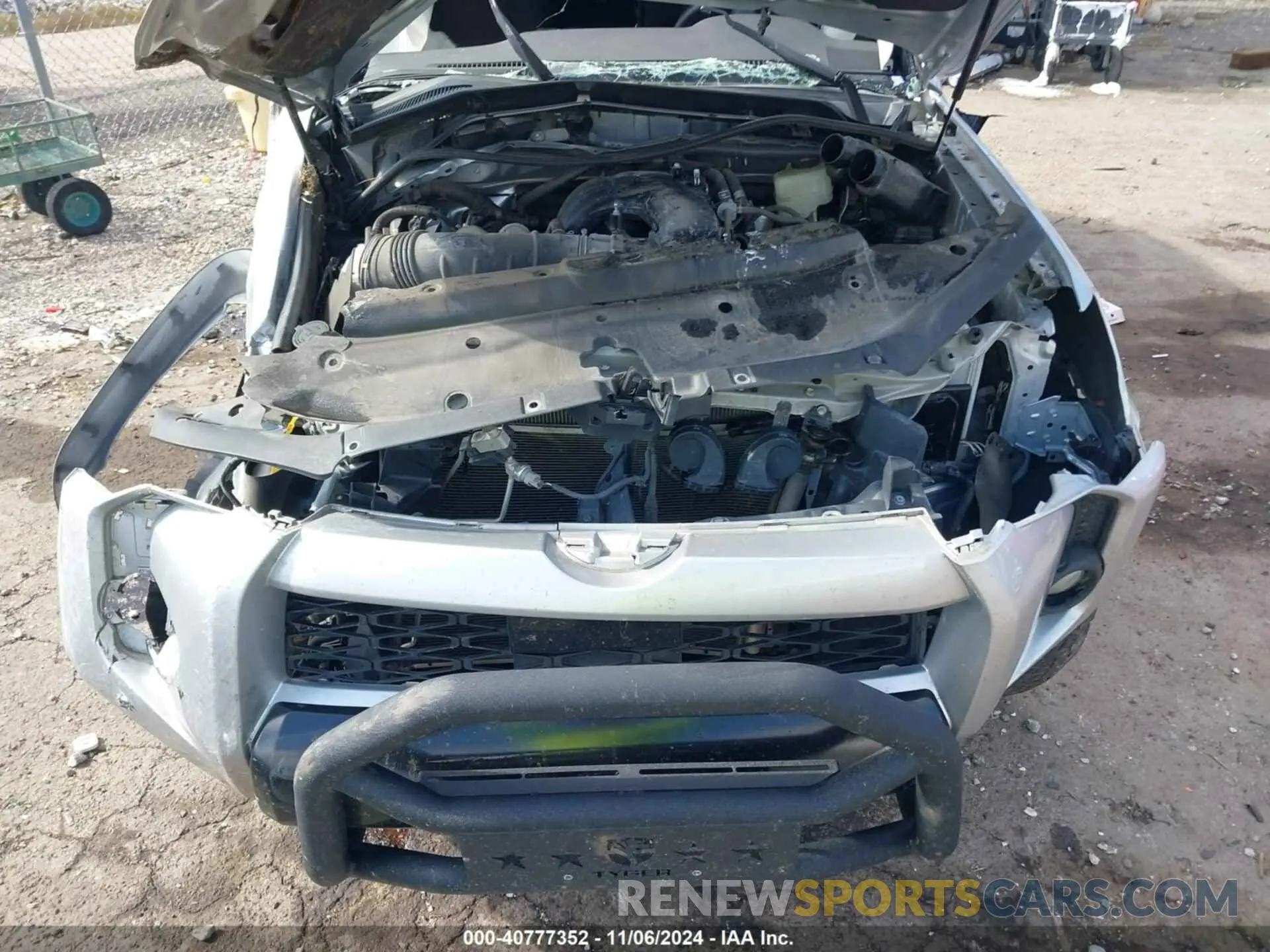 10 Photograph of a damaged car JTEBU5JR9L5780655 TOYOTA 4RUNNER 2020