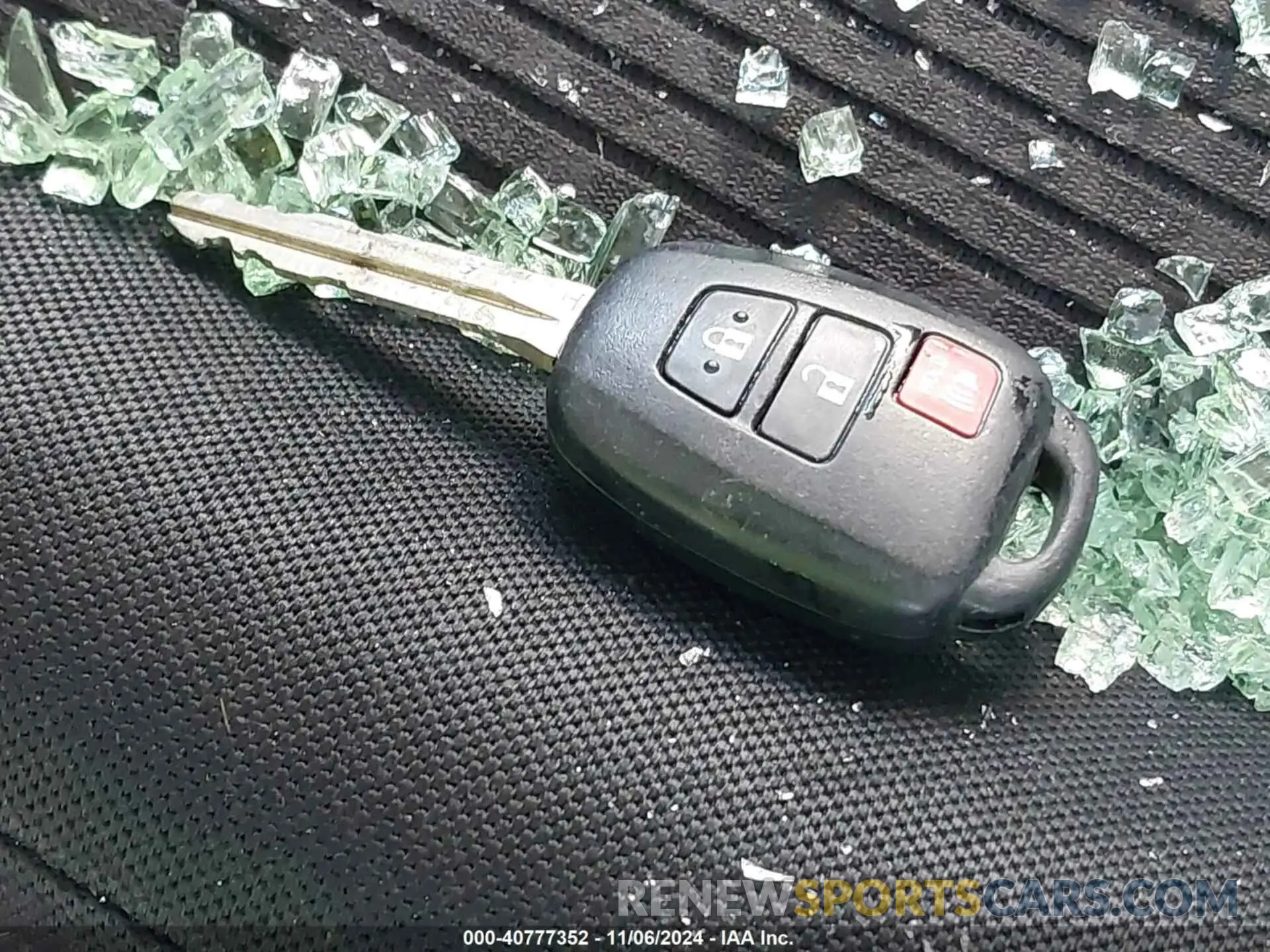 11 Photograph of a damaged car JTEBU5JR9L5780655 TOYOTA 4RUNNER 2020