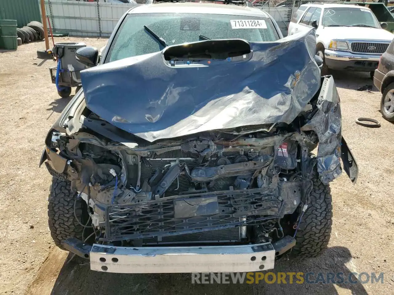 12 Photograph of a damaged car JTEBU5JR9L5810589 TOYOTA 4RUNNER 2020