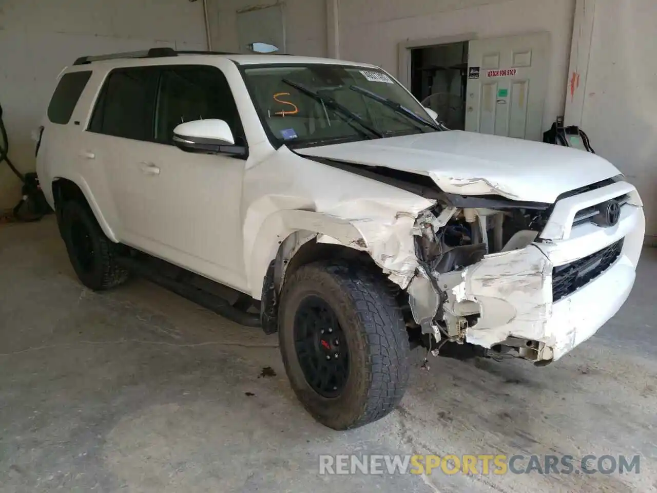 1 Photograph of a damaged car JTEBU5JR9L5821866 TOYOTA 4RUNNER 2020