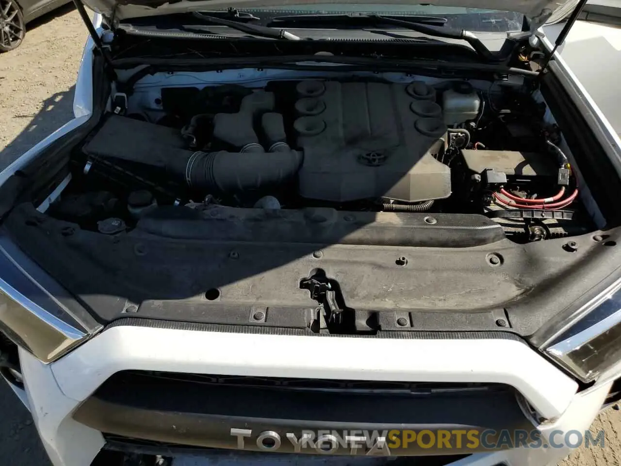12 Photograph of a damaged car JTEBU5JRXL5737622 TOYOTA 4RUNNER 2020