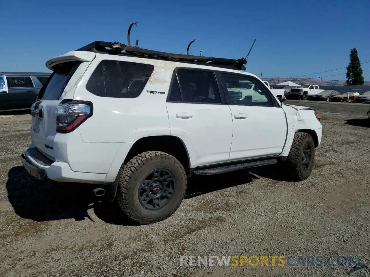 3 Photograph of a damaged car JTEBU5JRXL5737622 TOYOTA 4RUNNER 2020