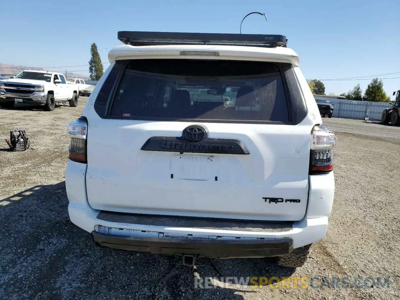6 Photograph of a damaged car JTEBU5JRXL5737622 TOYOTA 4RUNNER 2020