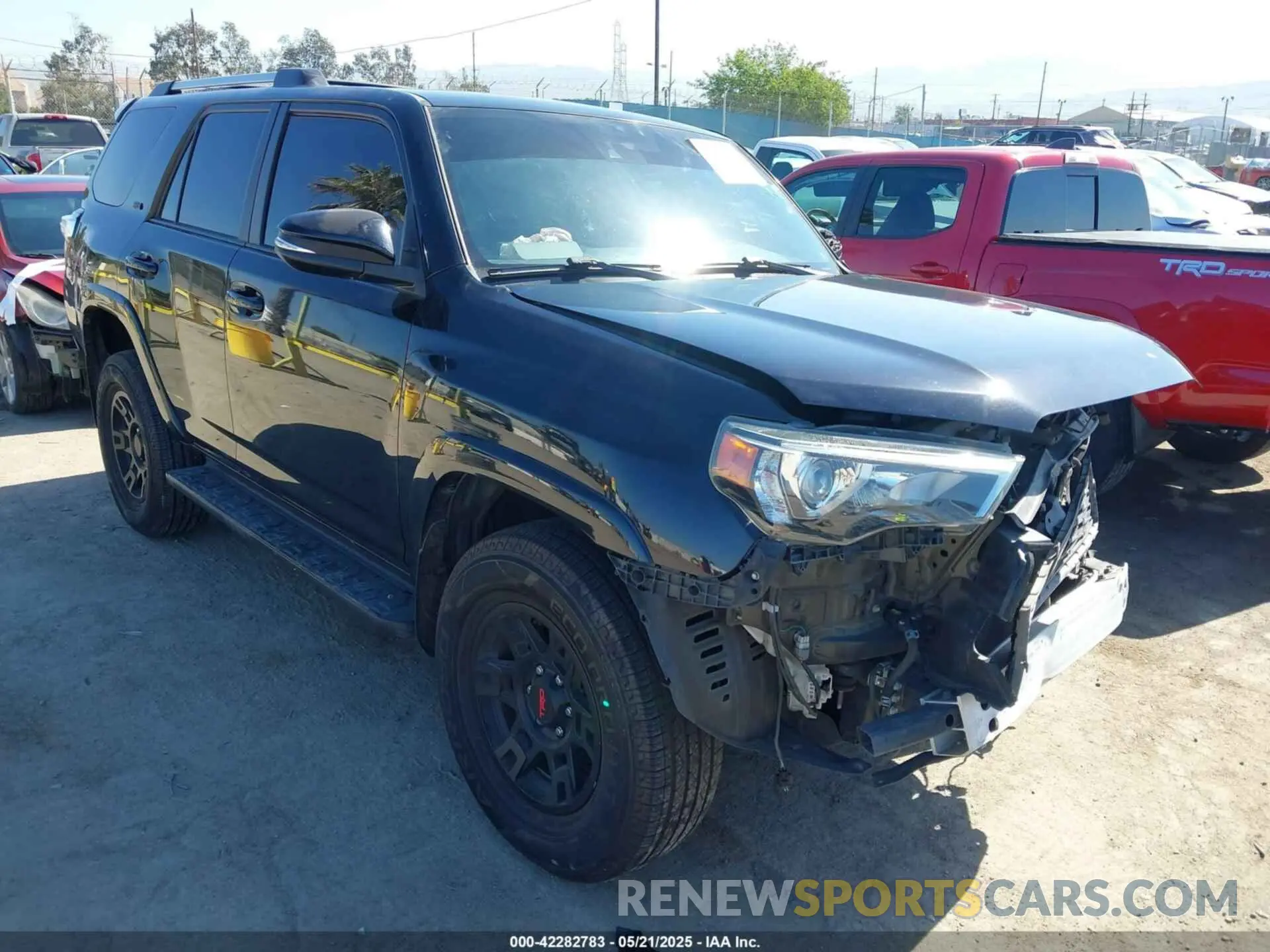 1 Photograph of a damaged car JTEBU5JRXL5749494 TOYOTA 4RUNNER 2020