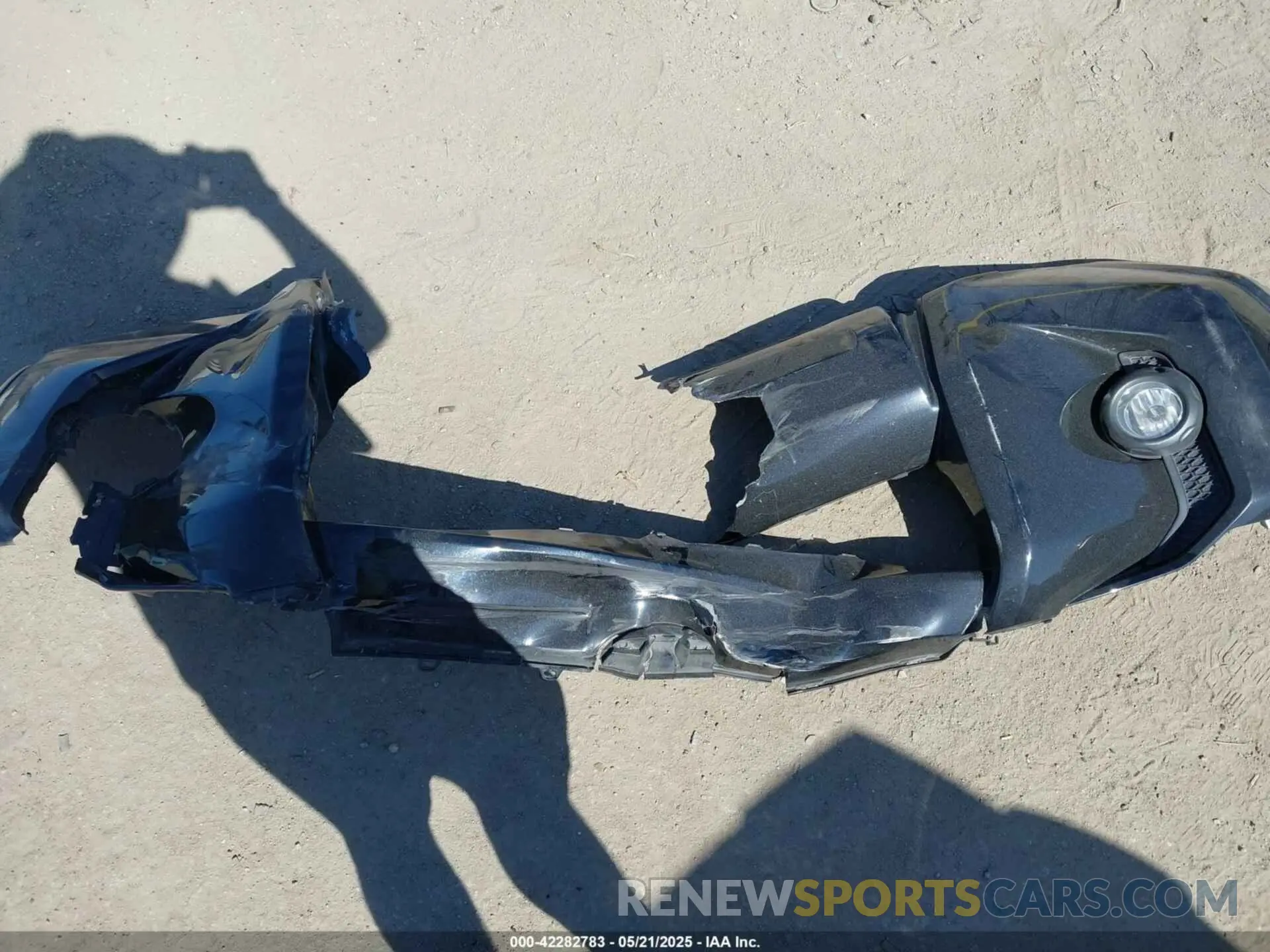 12 Photograph of a damaged car JTEBU5JRXL5749494 TOYOTA 4RUNNER 2020