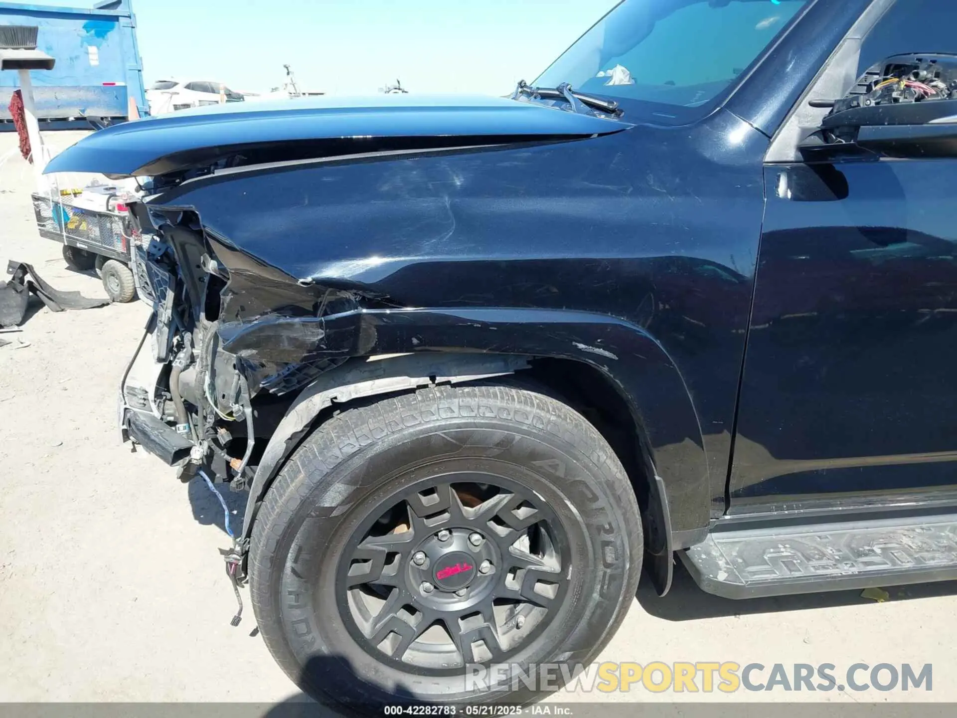 18 Photograph of a damaged car JTEBU5JRXL5749494 TOYOTA 4RUNNER 2020