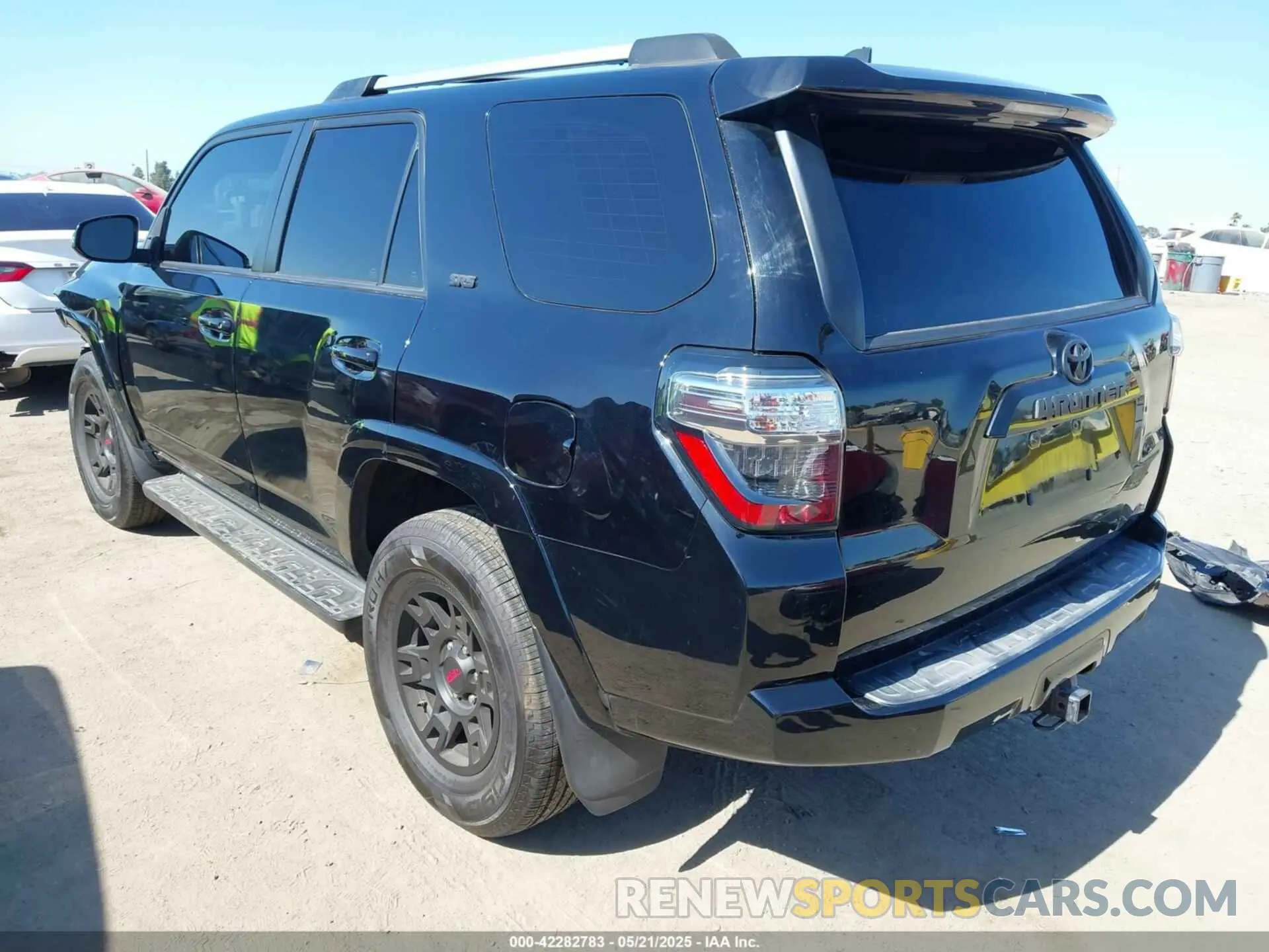 3 Photograph of a damaged car JTEBU5JRXL5749494 TOYOTA 4RUNNER 2020