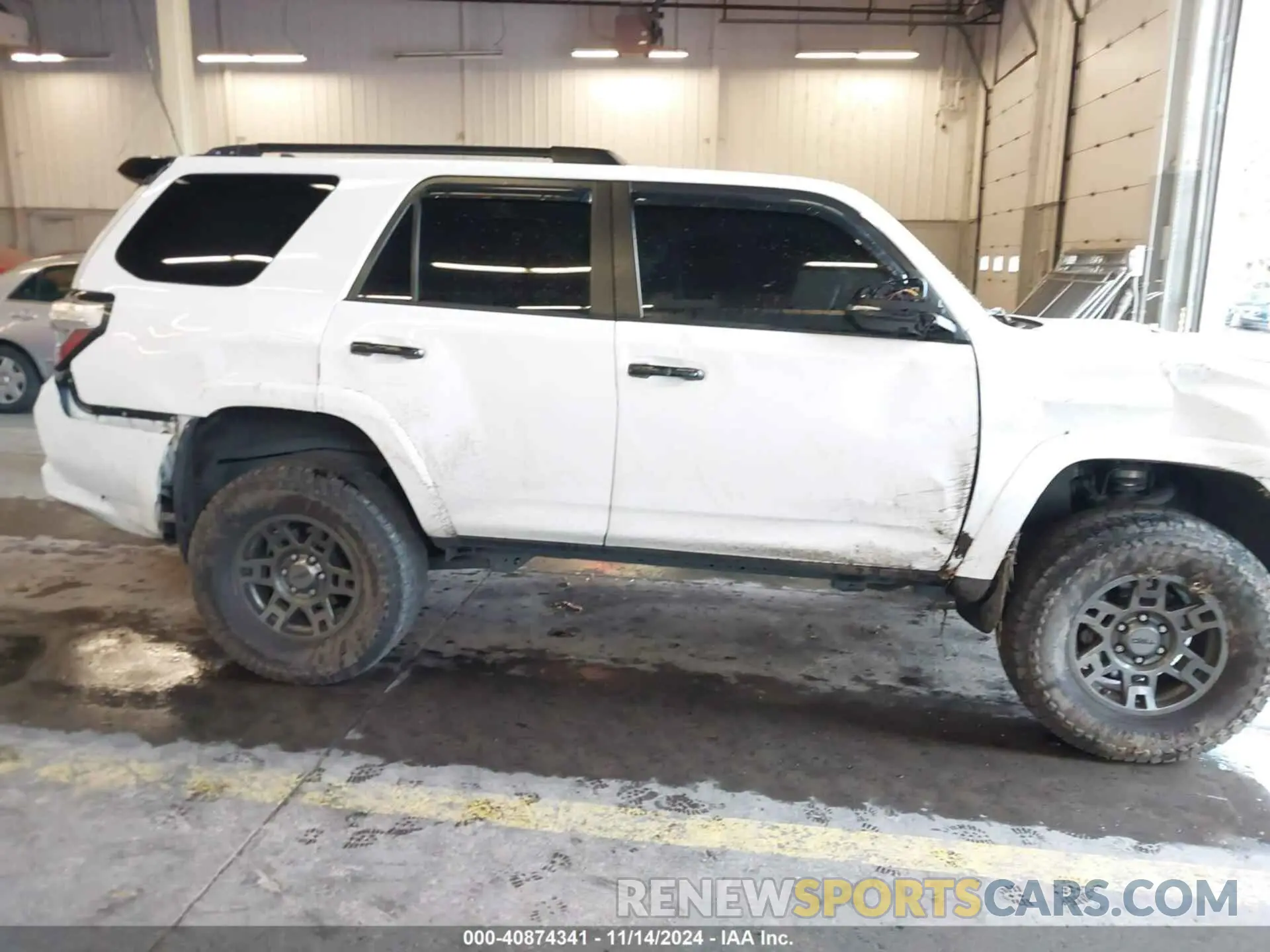 13 Photograph of a damaged car JTEBU5JRXL5761578 TOYOTA 4RUNNER 2020