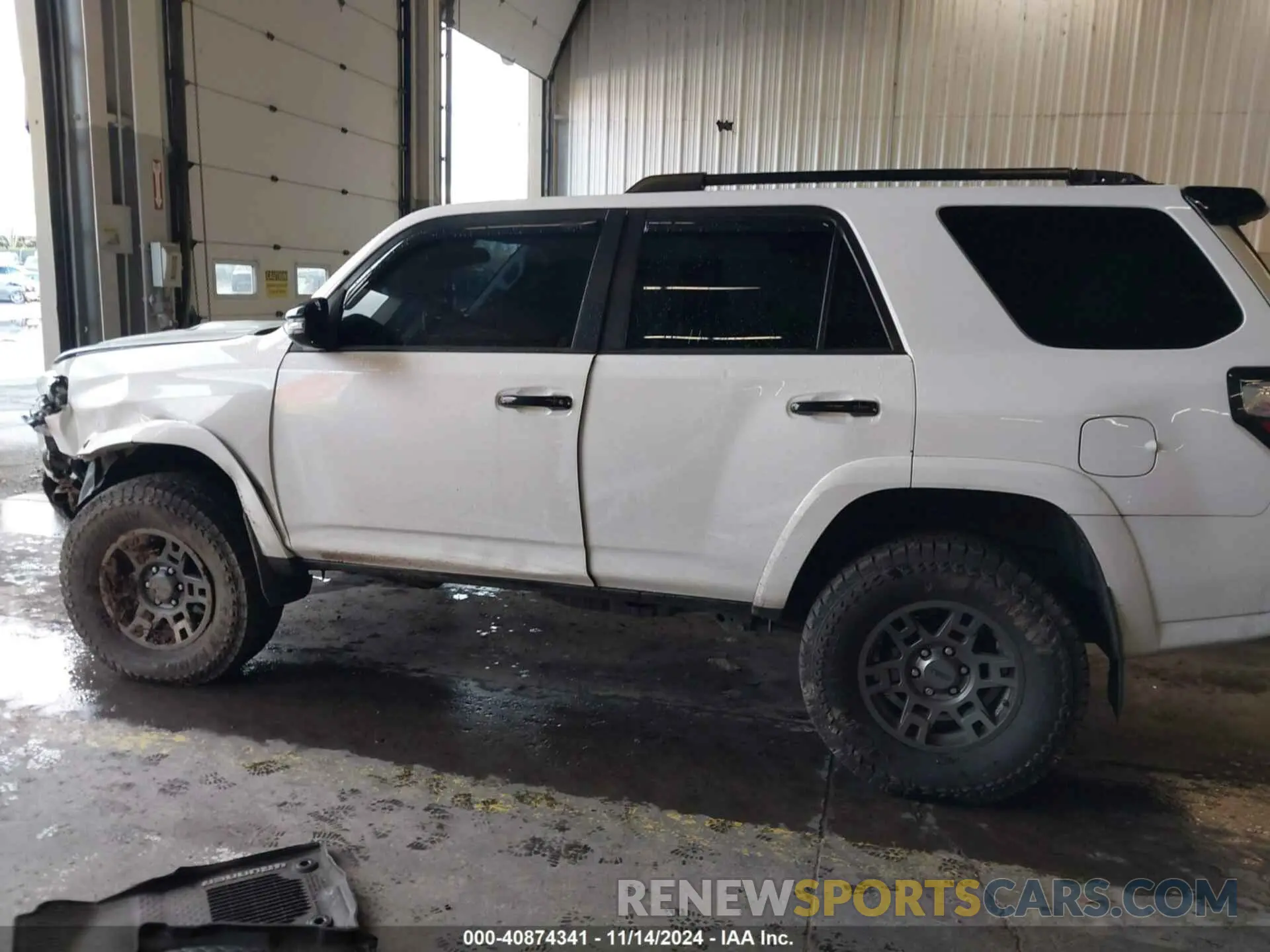 14 Photograph of a damaged car JTEBU5JRXL5761578 TOYOTA 4RUNNER 2020