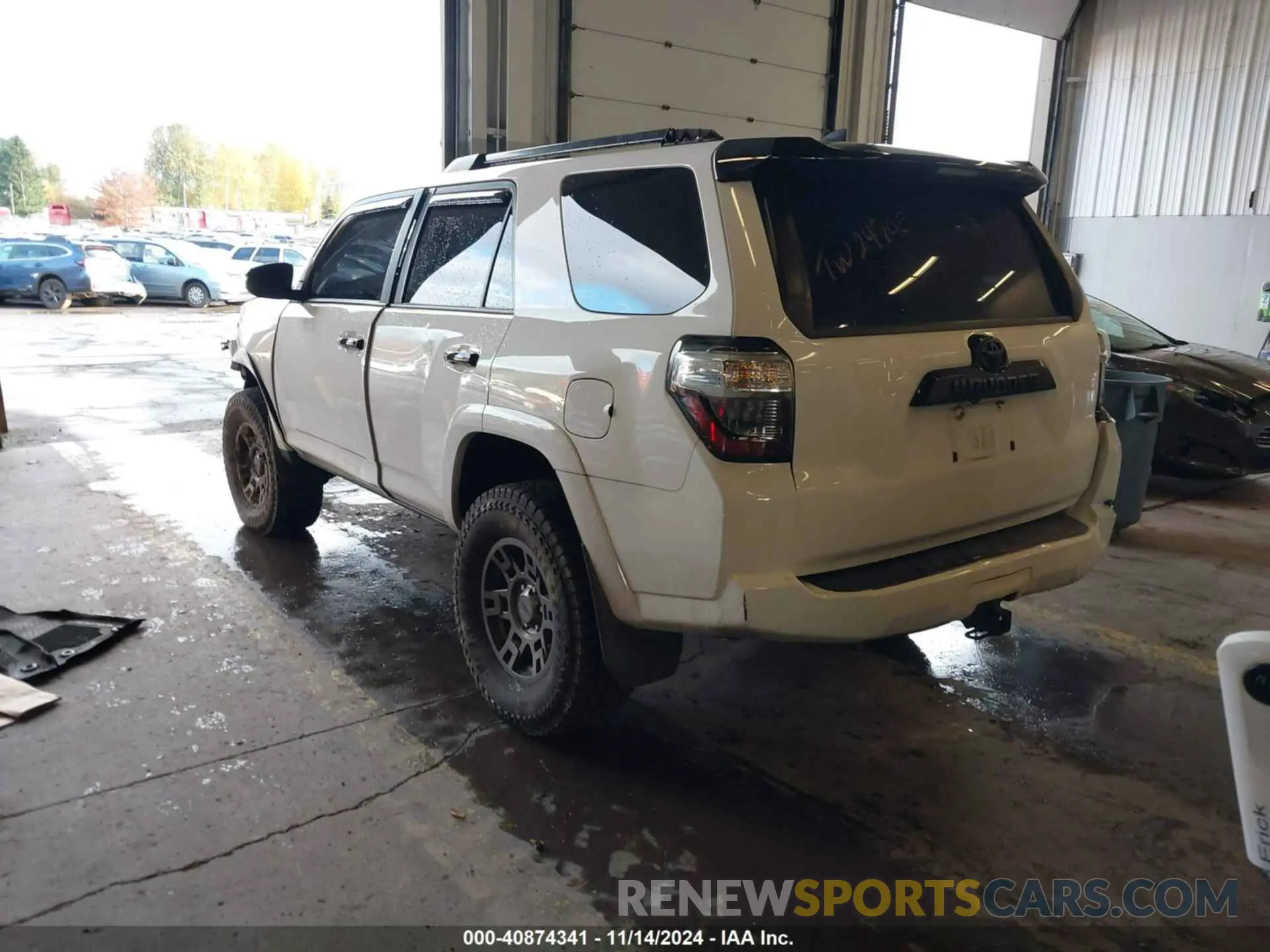 3 Photograph of a damaged car JTEBU5JRXL5761578 TOYOTA 4RUNNER 2020