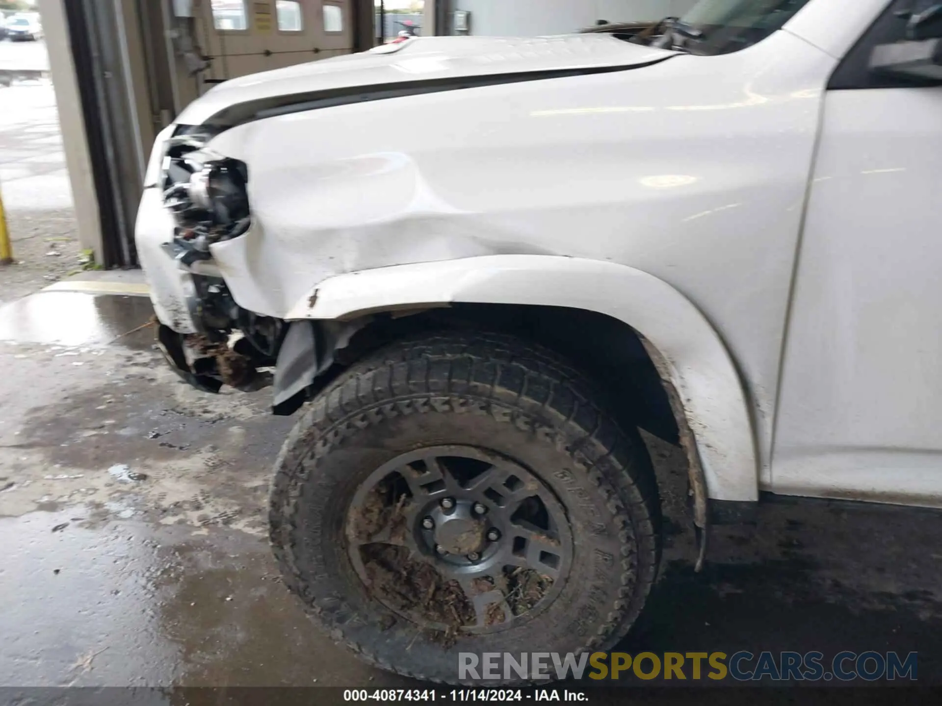 6 Photograph of a damaged car JTEBU5JRXL5761578 TOYOTA 4RUNNER 2020