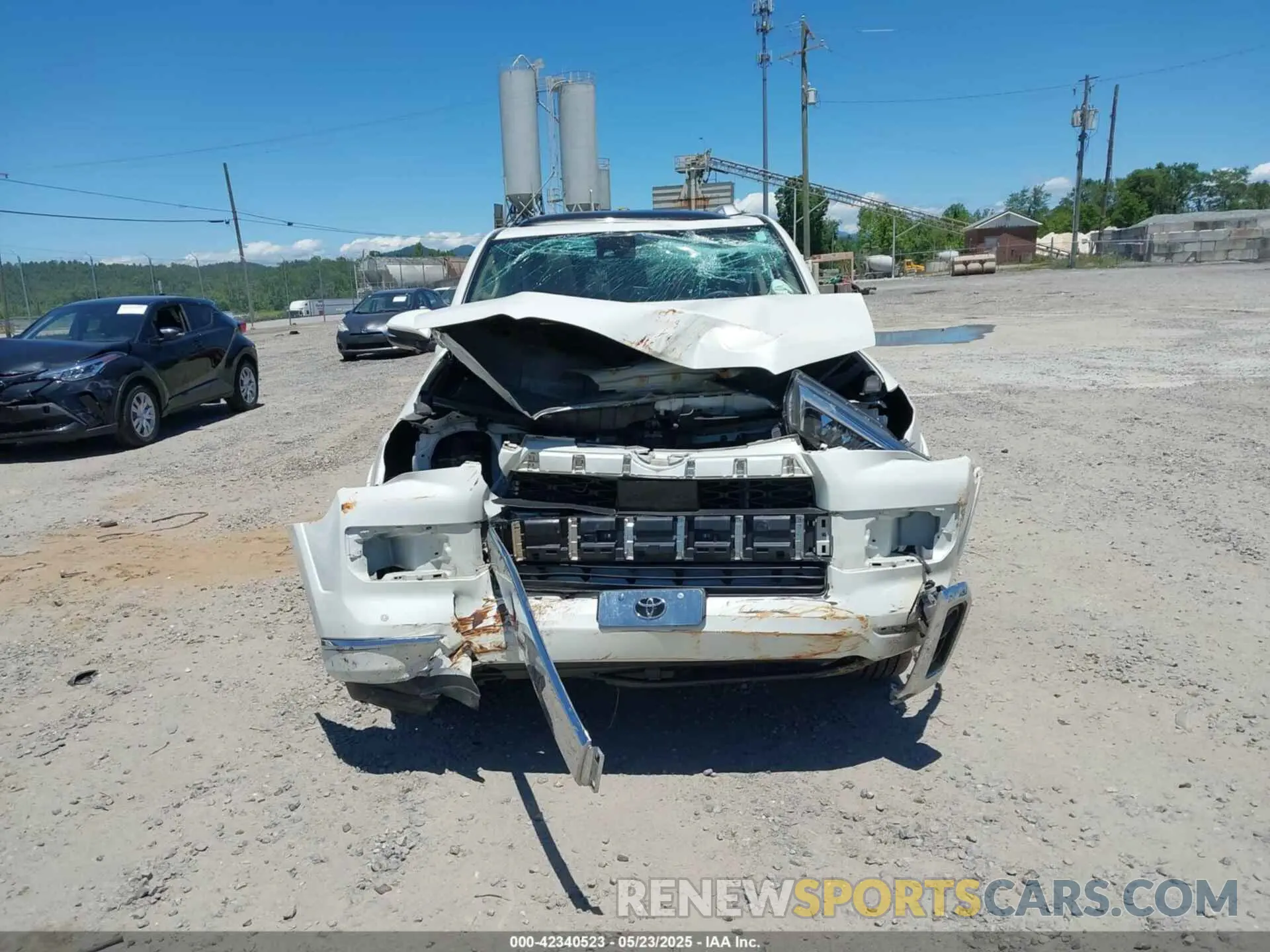 13 Photograph of a damaged car JTEBU5JRXL5762200 TOYOTA 4RUNNER 2020