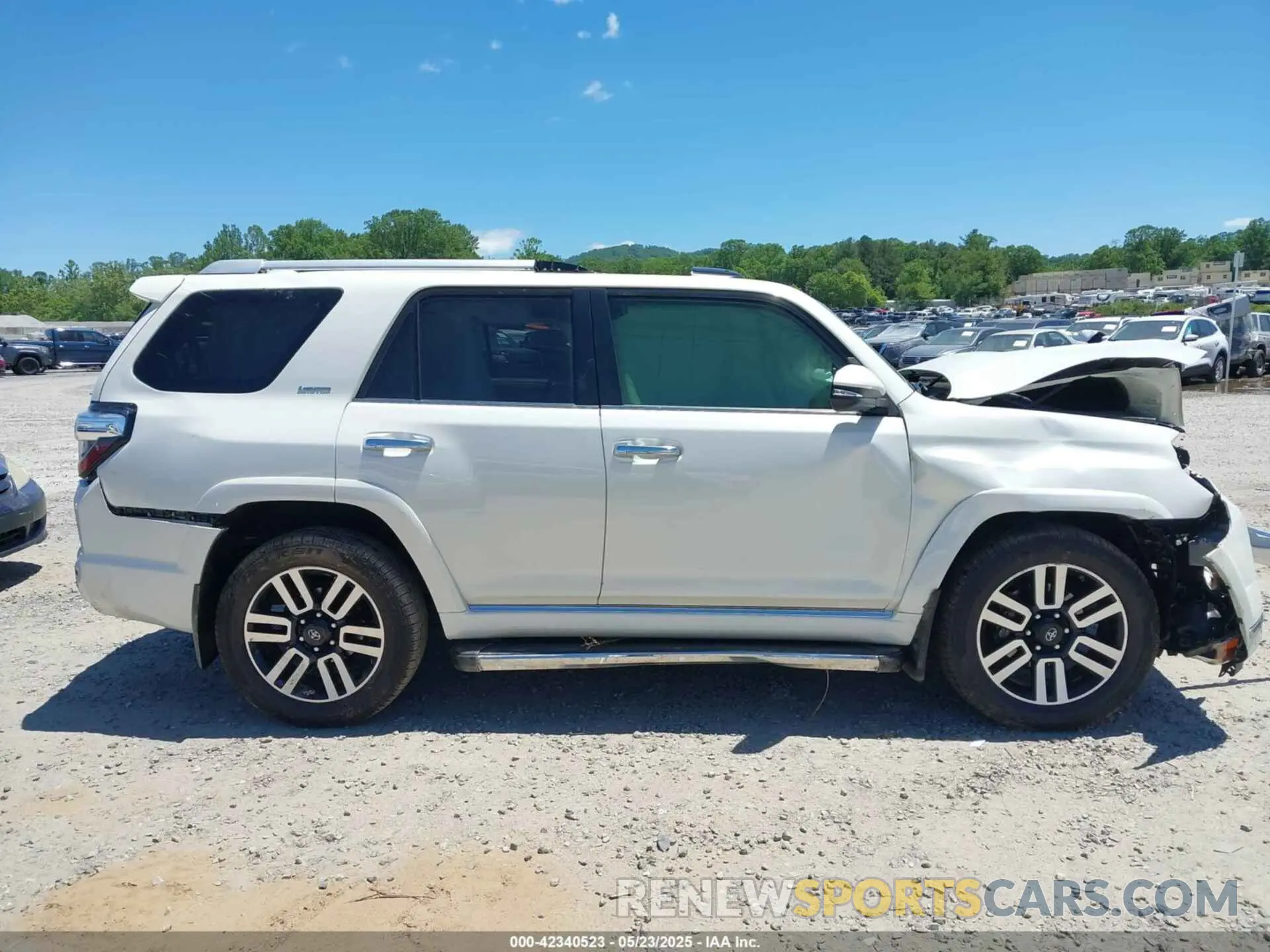 14 Photograph of a damaged car JTEBU5JRXL5762200 TOYOTA 4RUNNER 2020