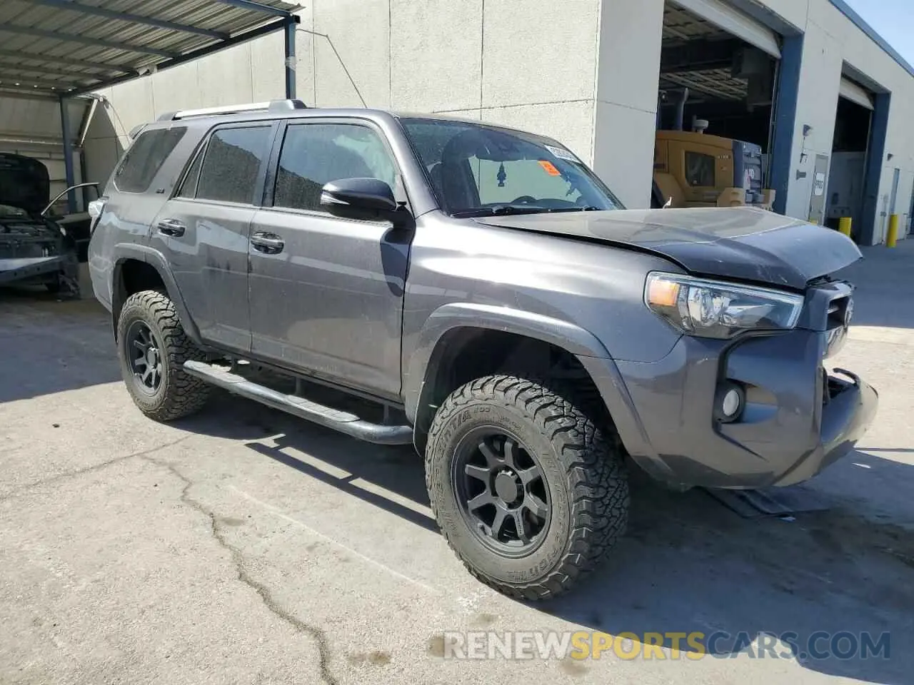 4 Photograph of a damaged car JTEBU5JRXL5772287 TOYOTA 4RUNNER 2020