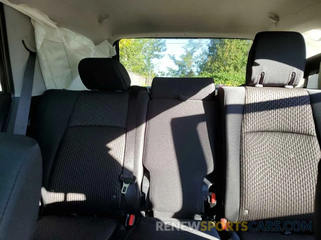 10 Photograph of a damaged car JTEBU5JRXL5775545 TOYOTA 4RUNNER 2020