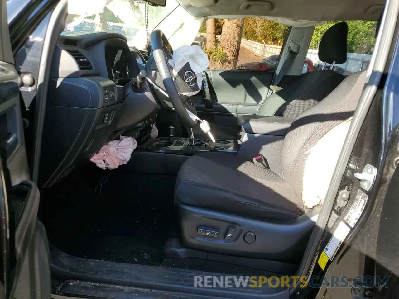 7 Photograph of a damaged car JTEBU5JRXL5775545 TOYOTA 4RUNNER 2020