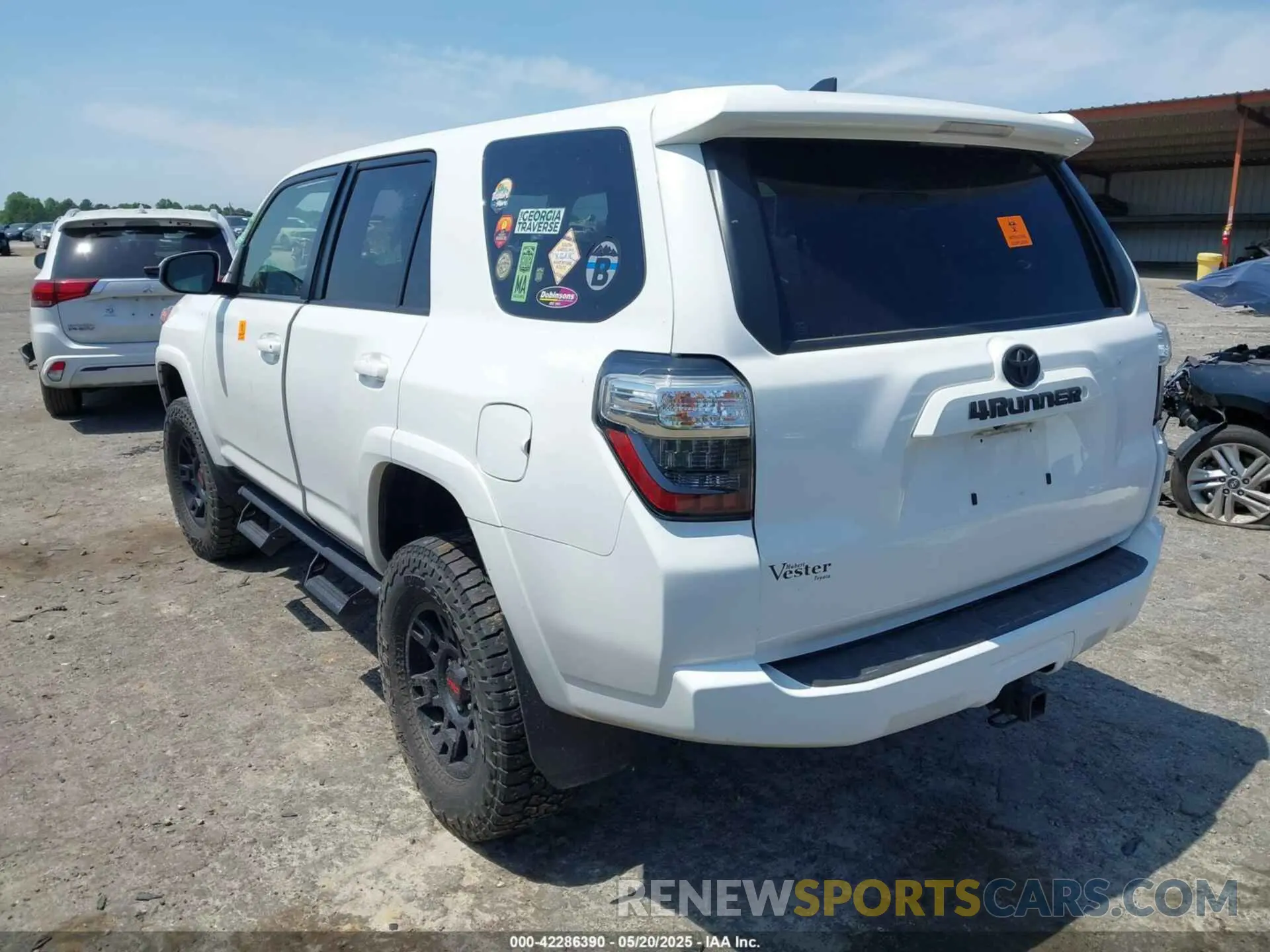 3 Photograph of a damaged car JTEBU5JRXL5790319 TOYOTA 4RUNNER 2020