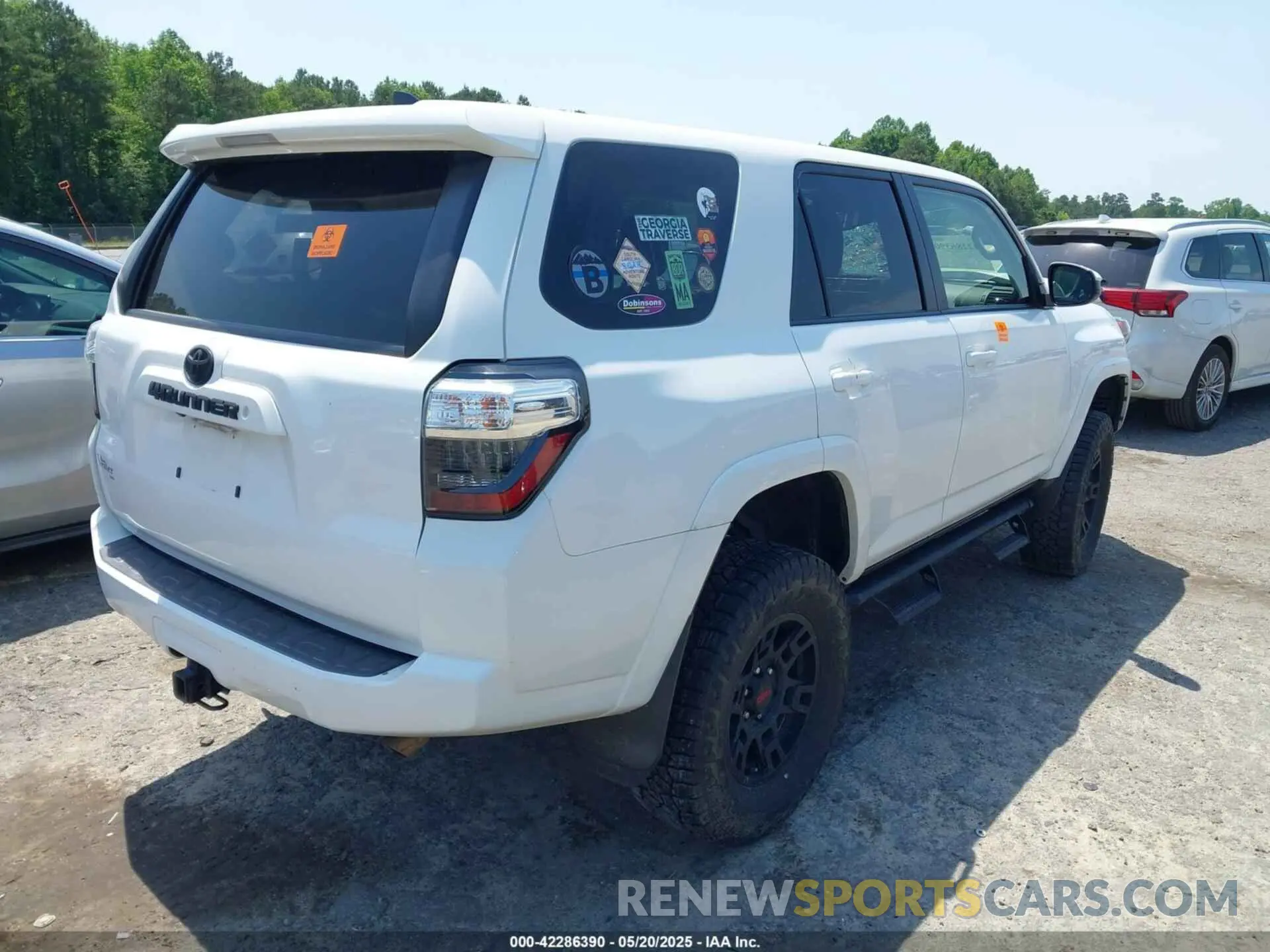 4 Photograph of a damaged car JTEBU5JRXL5790319 TOYOTA 4RUNNER 2020