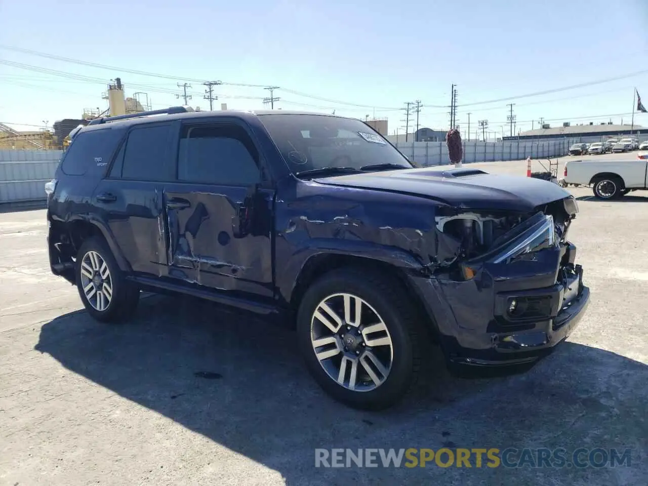 1 Photograph of a damaged car JTEBU5JRXL5811850 TOYOTA 4RUNNER 2020
