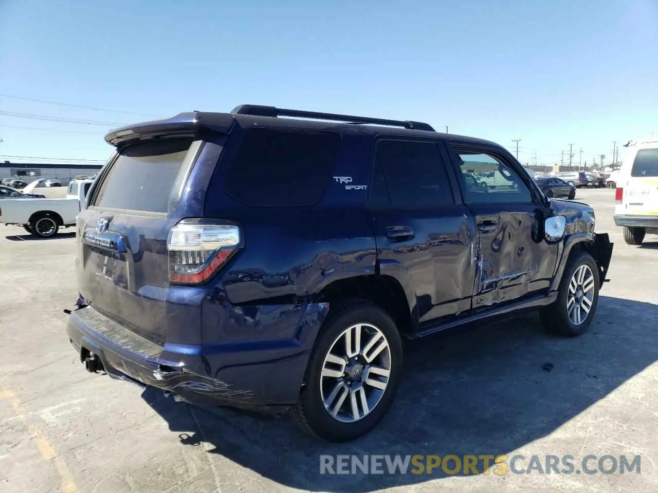 4 Photograph of a damaged car JTEBU5JRXL5811850 TOYOTA 4RUNNER 2020