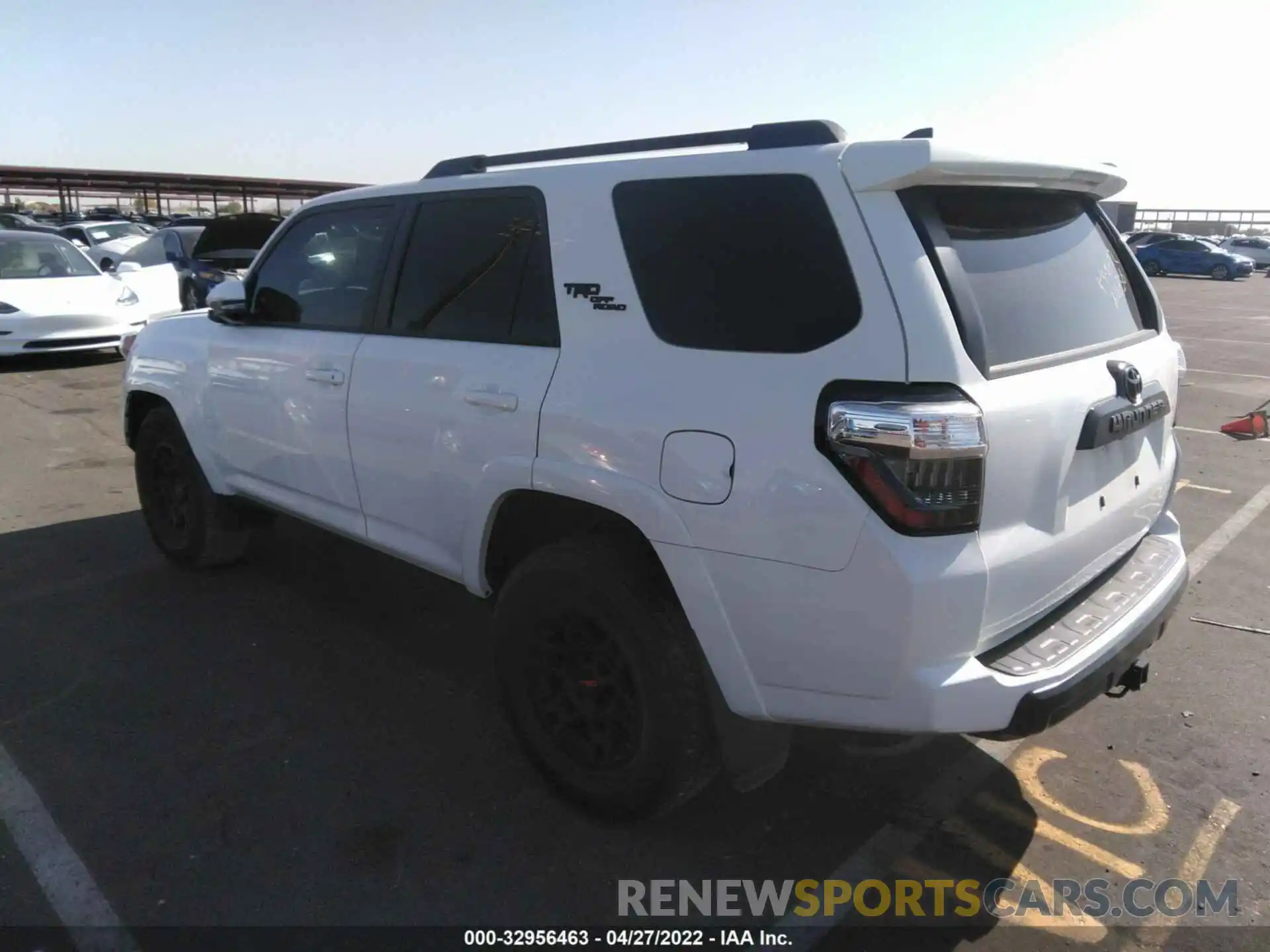 3 Photograph of a damaged car JTEBU5JRXL5816756 TOYOTA 4RUNNER 2020