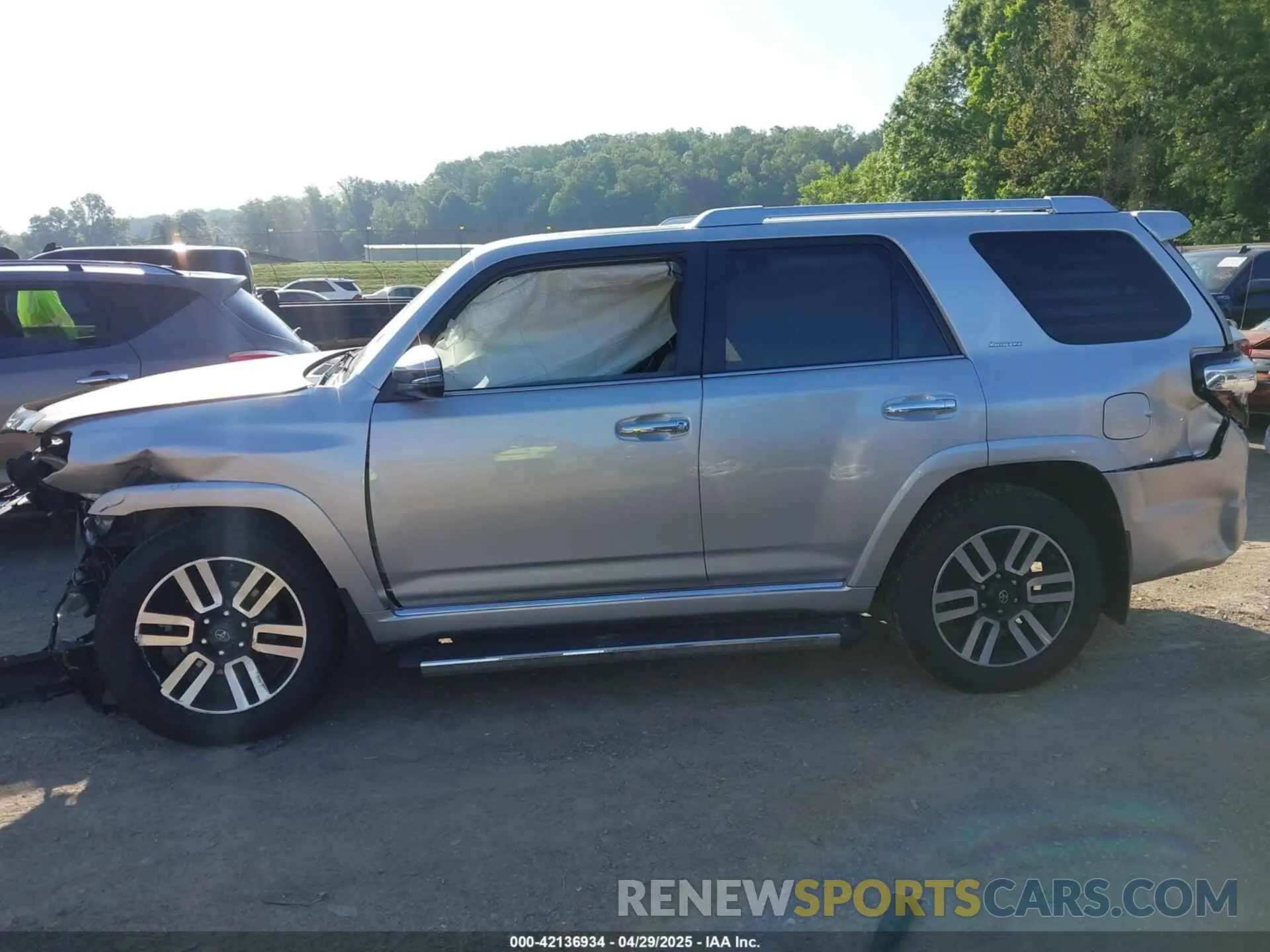 15 Photograph of a damaged car JTEBU5JRXL5835419 TOYOTA 4RUNNER 2020