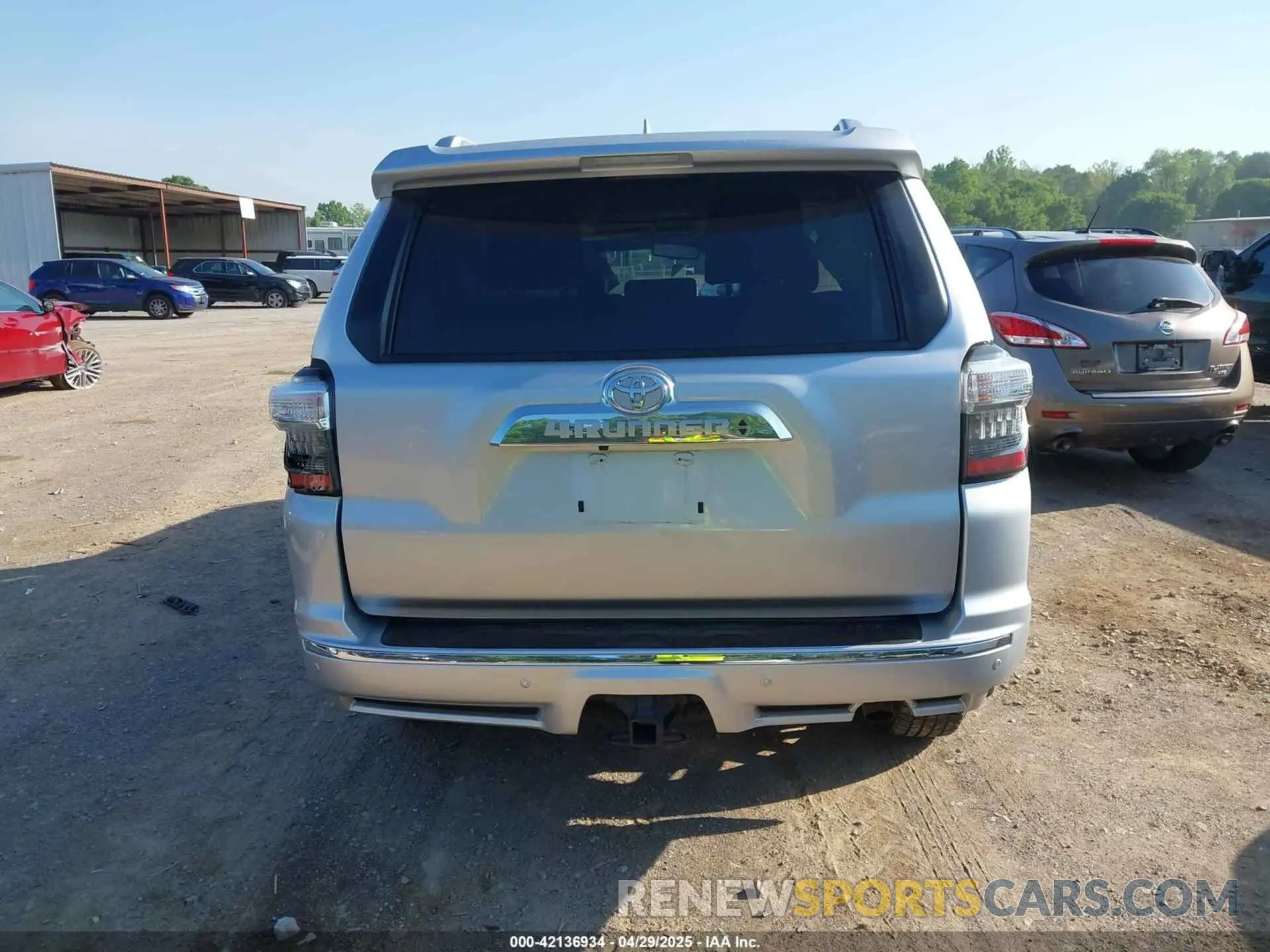17 Photograph of a damaged car JTEBU5JRXL5835419 TOYOTA 4RUNNER 2020
