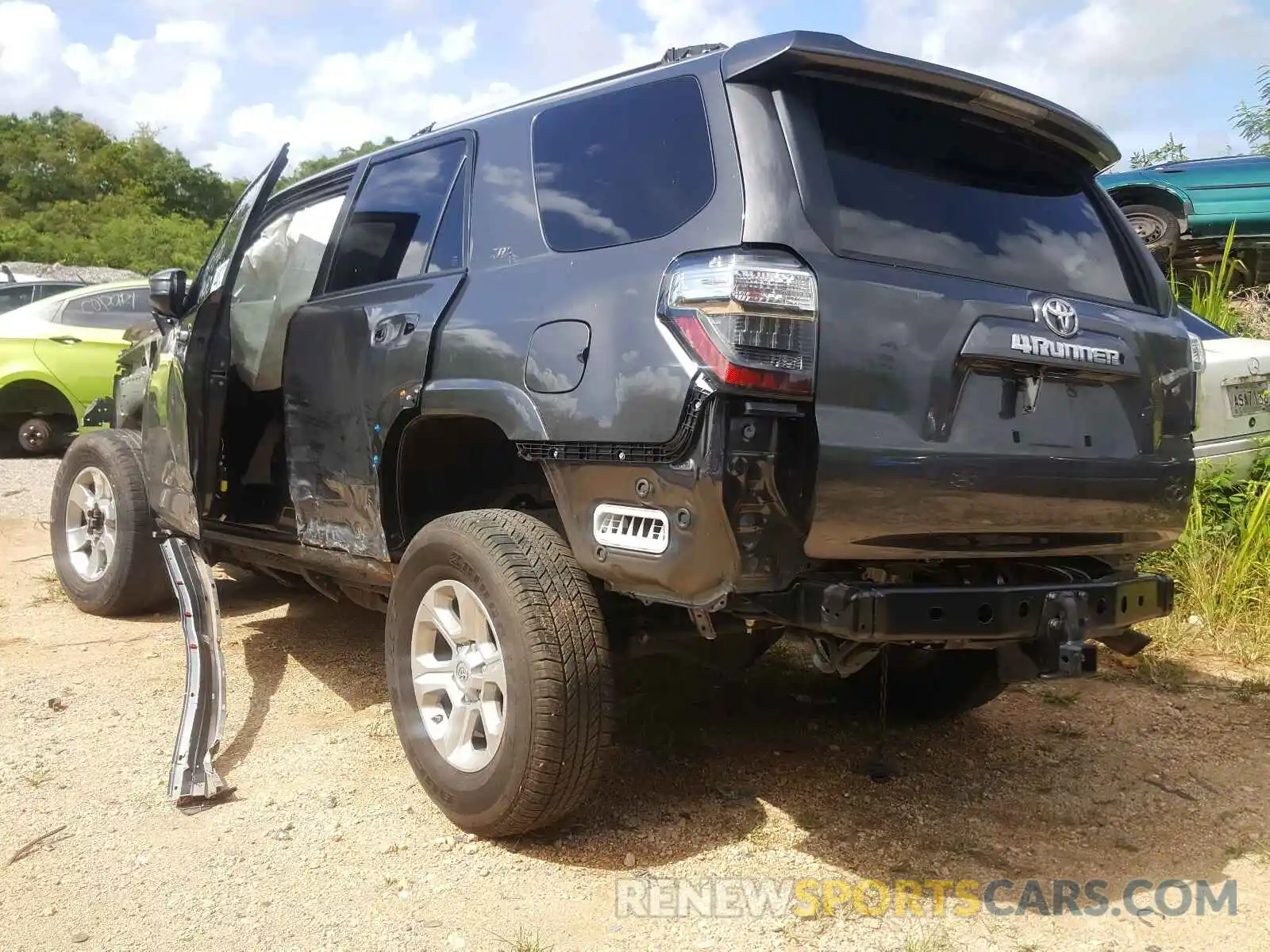 3 Photograph of a damaged car JTEZU5JR0L5221445 TOYOTA 4RUNNER 2020