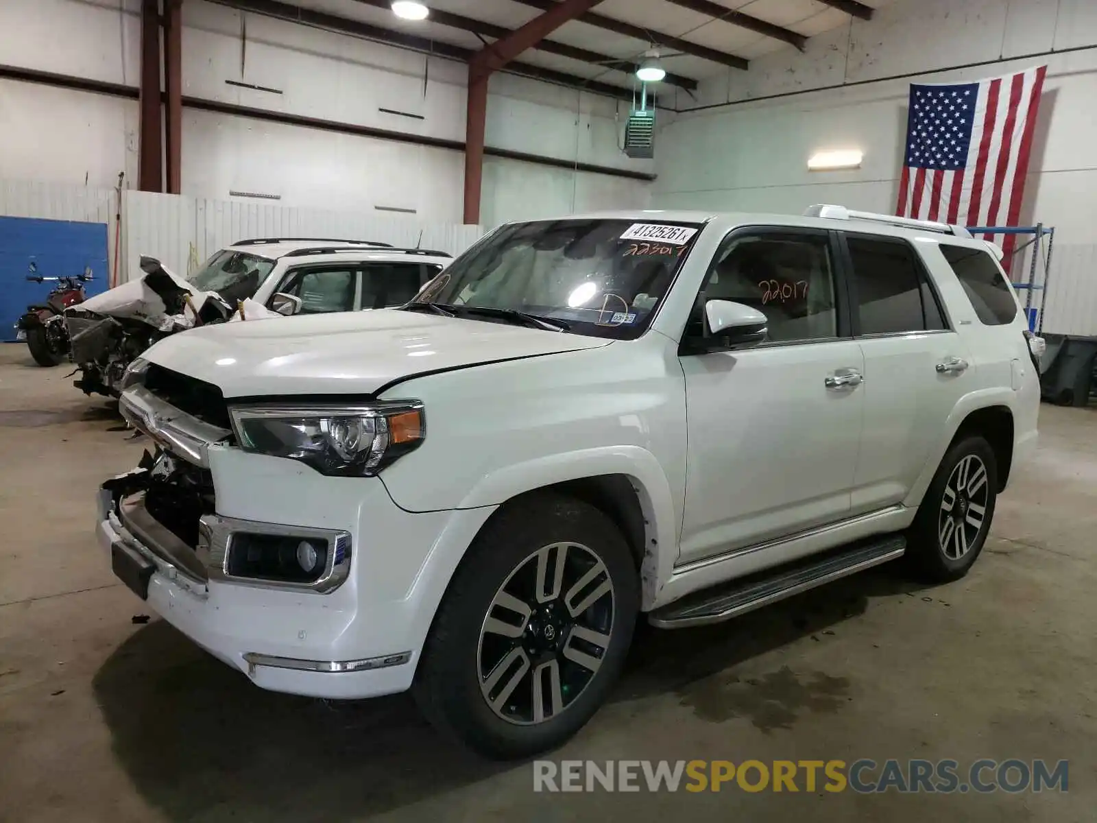 2 Photograph of a damaged car JTEZU5JR0L5223017 TOYOTA 4RUNNER 2020