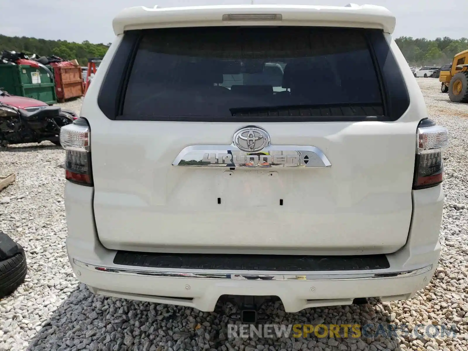 9 Photograph of a damaged car JTEZU5JR0L5226418 TOYOTA 4RUNNER 2020