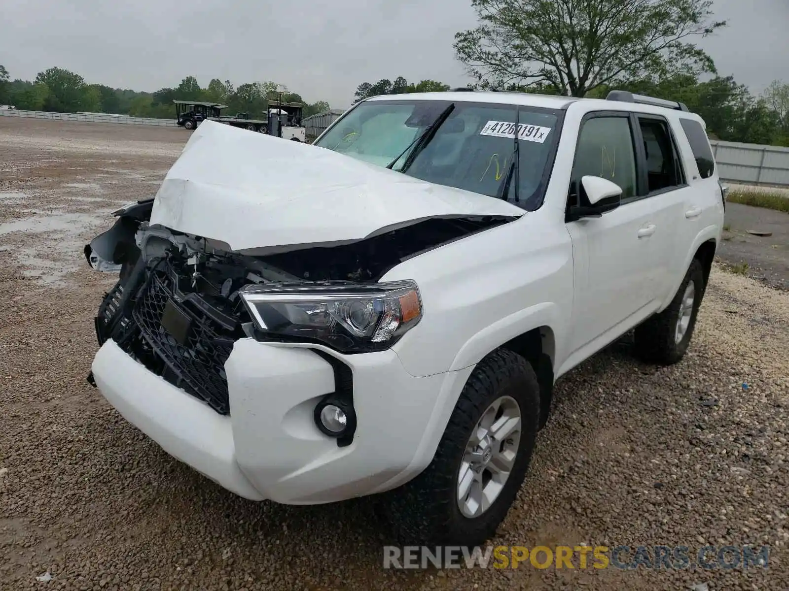 2 Photograph of a damaged car JTEZU5JR0L5227942 TOYOTA 4RUNNER 2020