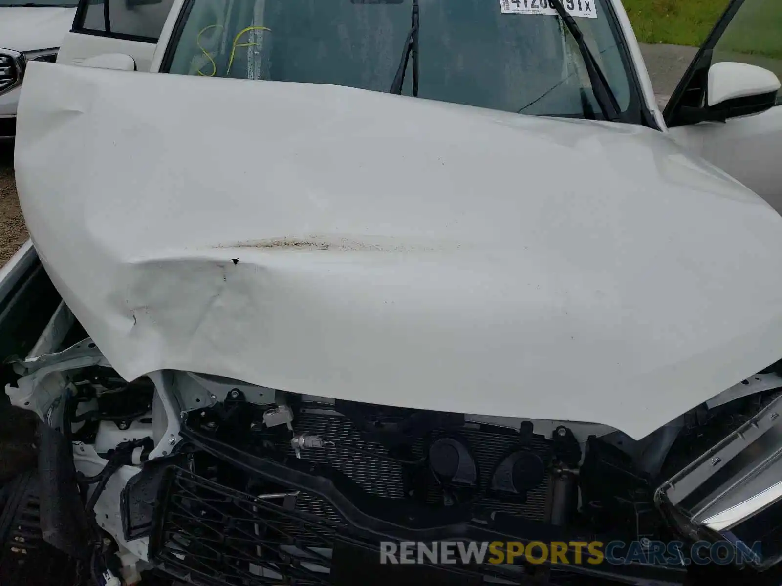 7 Photograph of a damaged car JTEZU5JR0L5227942 TOYOTA 4RUNNER 2020