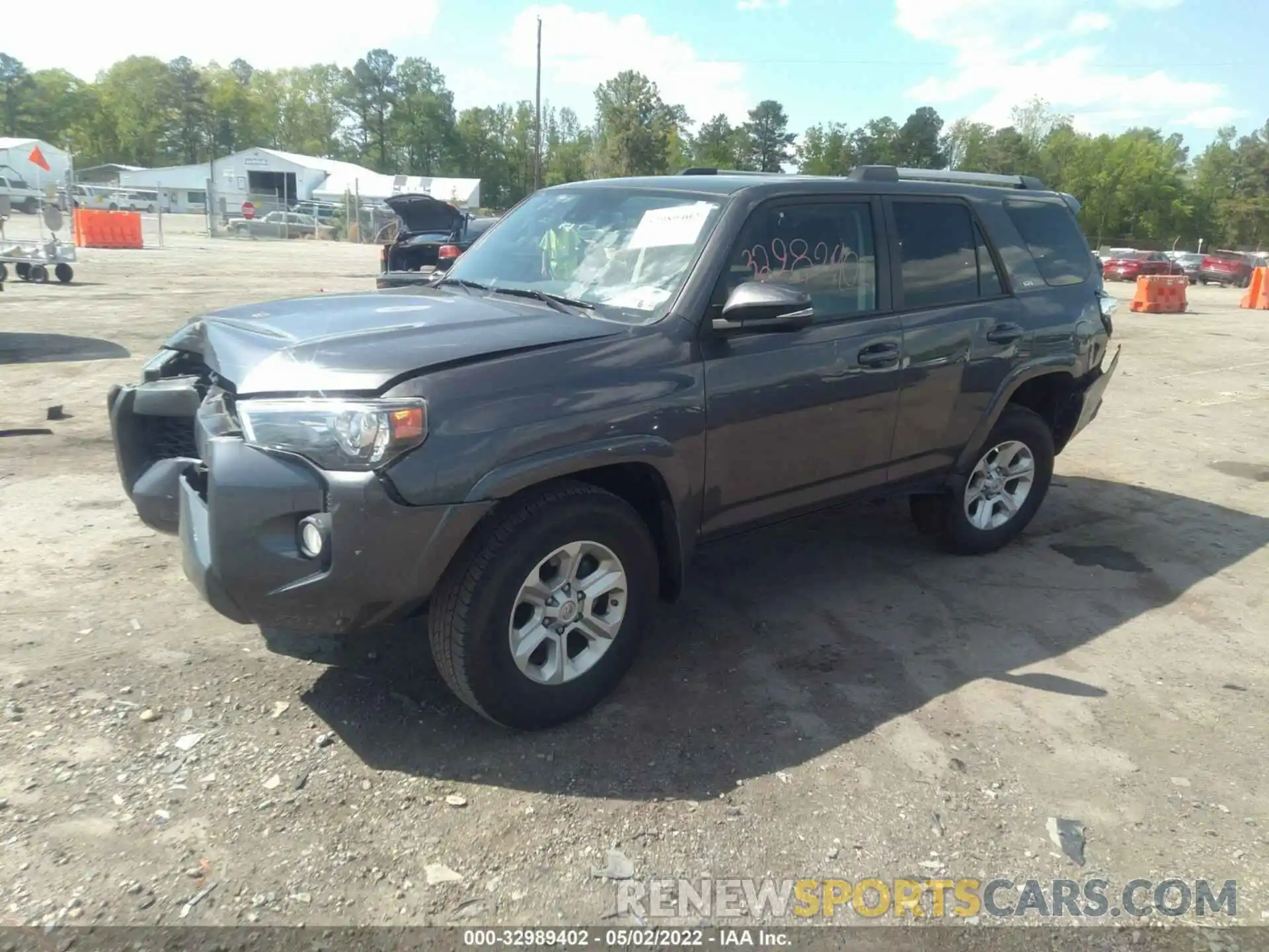 2 Photograph of a damaged car JTEZU5JR1L5219803 TOYOTA 4RUNNER 2020