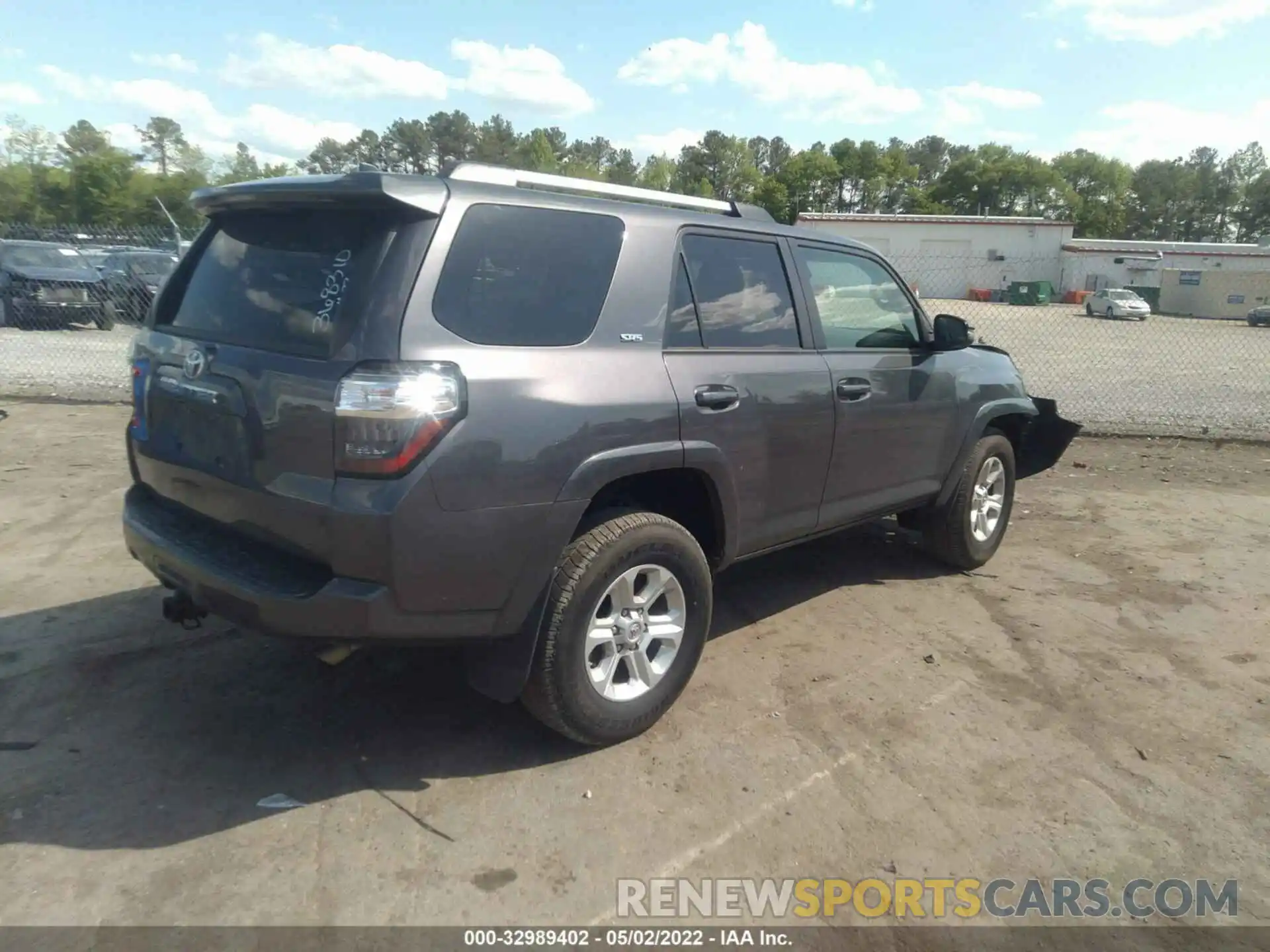 4 Photograph of a damaged car JTEZU5JR1L5219803 TOYOTA 4RUNNER 2020