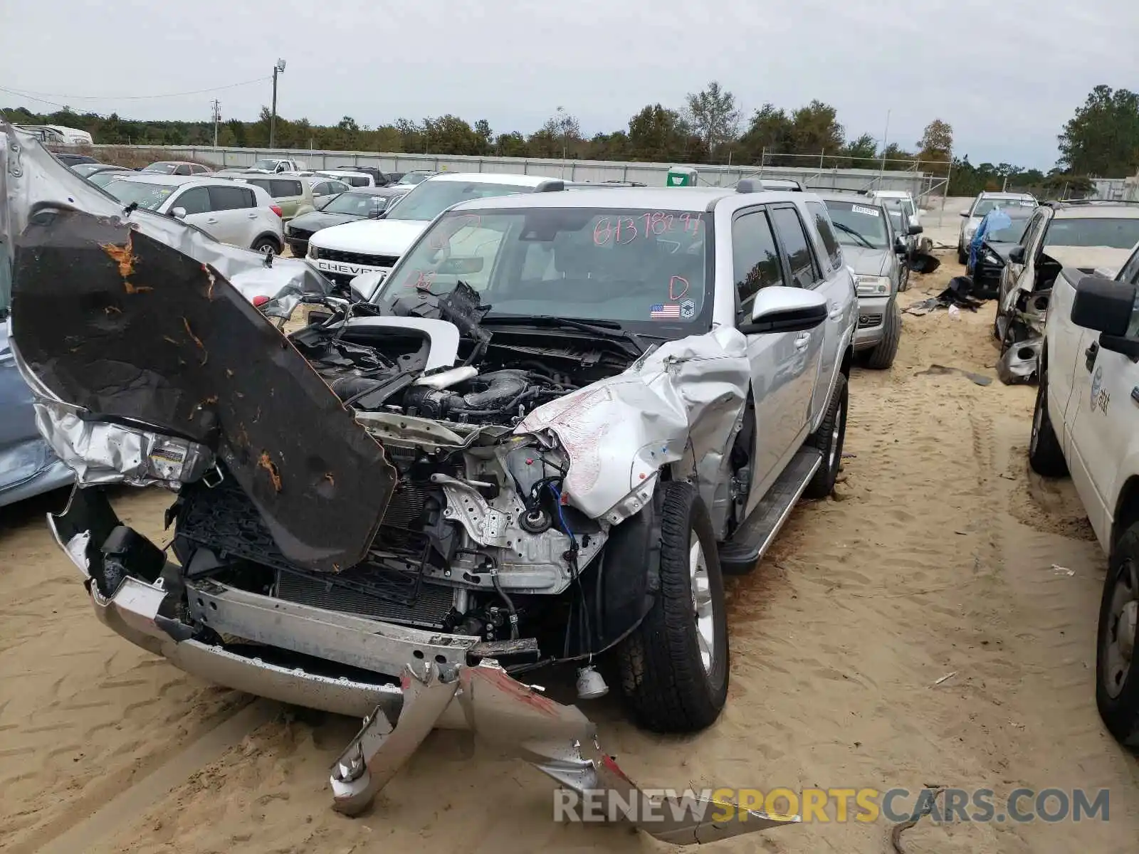 2 Photograph of a damaged car JTEZU5JR2L5213671 TOYOTA 4RUNNER 2020