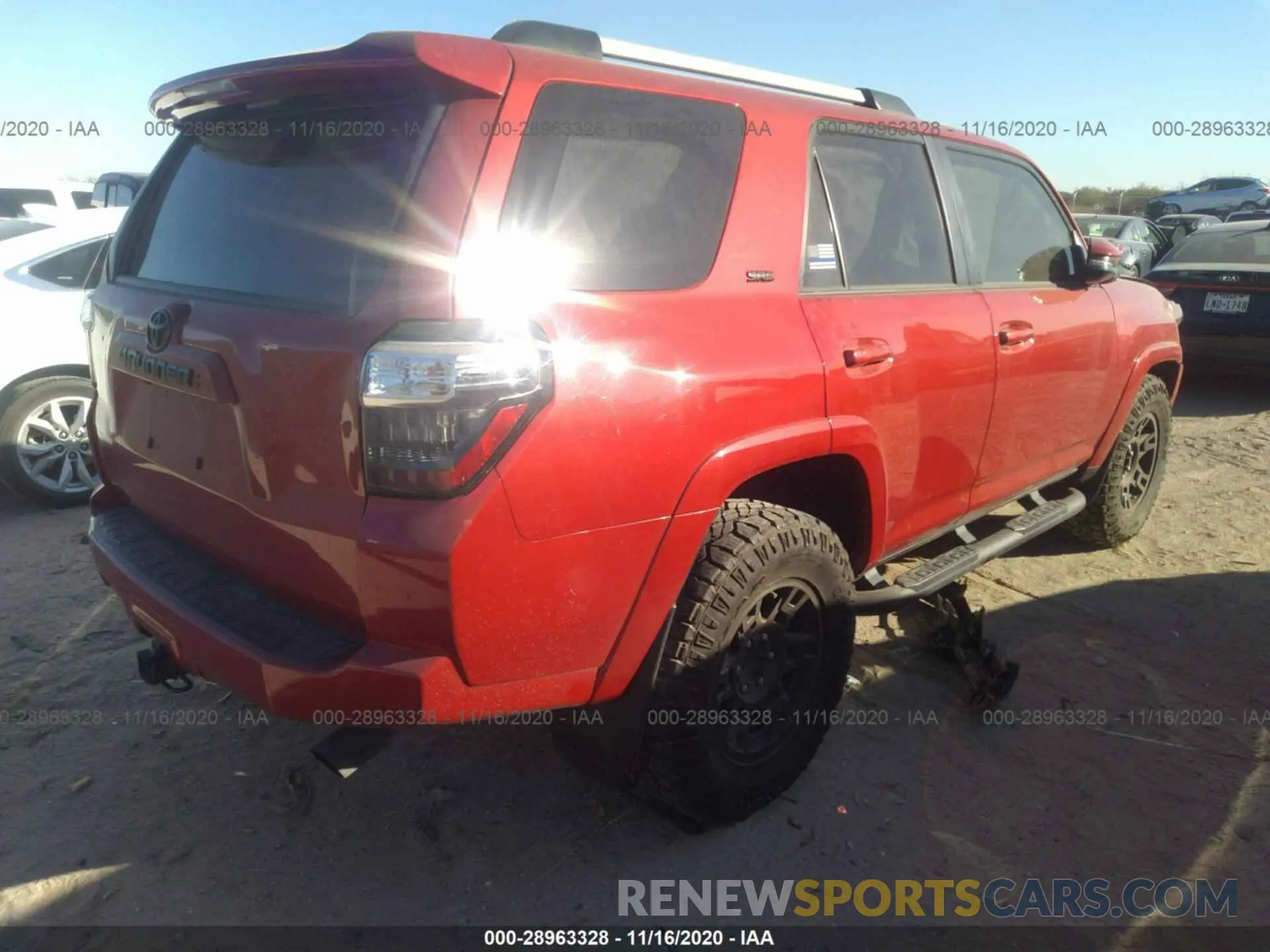 4 Photograph of a damaged car JTEZU5JR2L5215033 TOYOTA 4RUNNER 2020