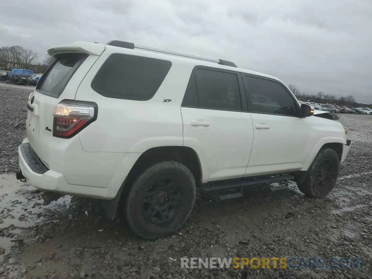3 Photograph of a damaged car JTEZU5JR2L5217512 TOYOTA 4RUNNER 2020