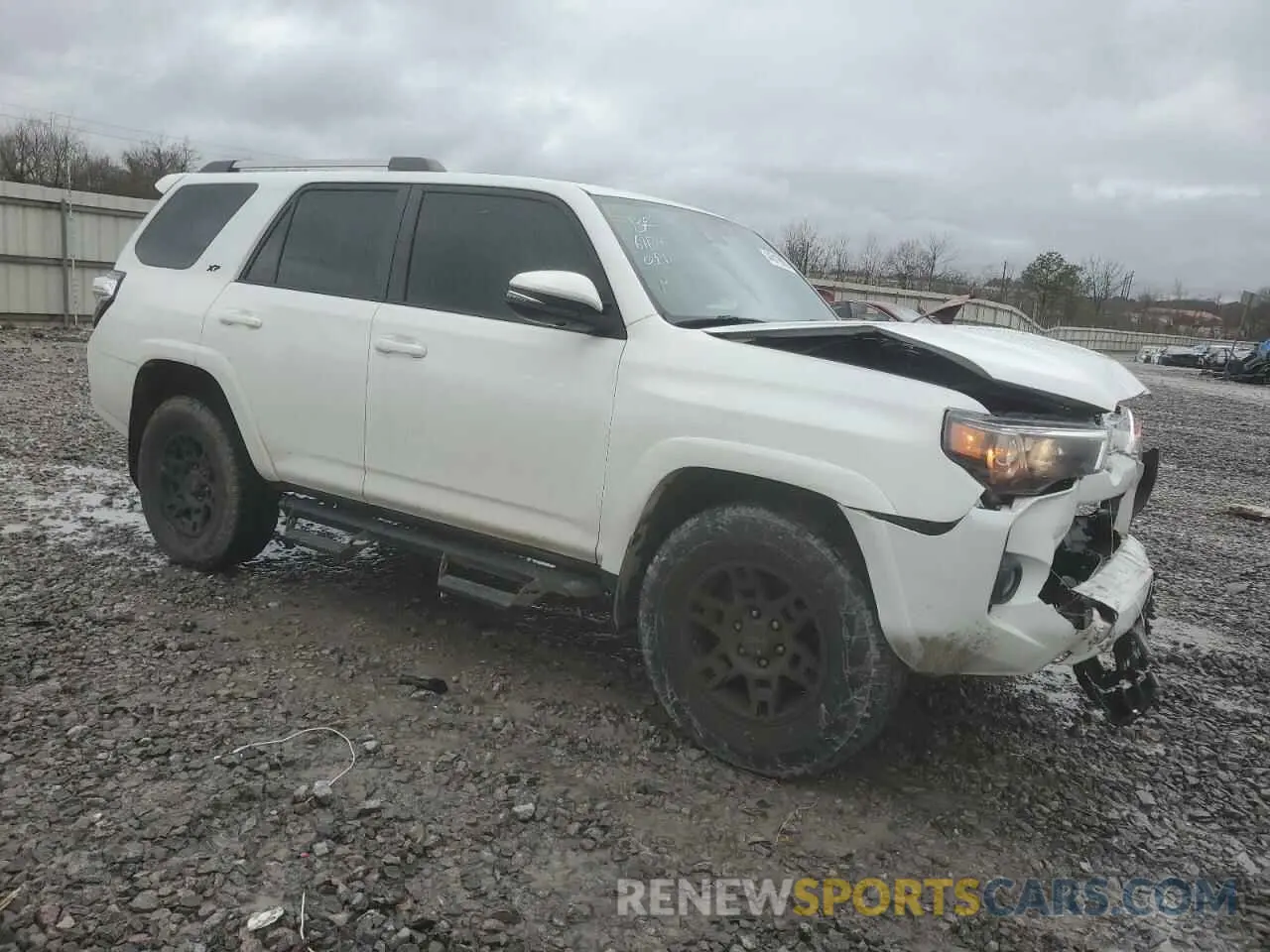 4 Photograph of a damaged car JTEZU5JR2L5217512 TOYOTA 4RUNNER 2020