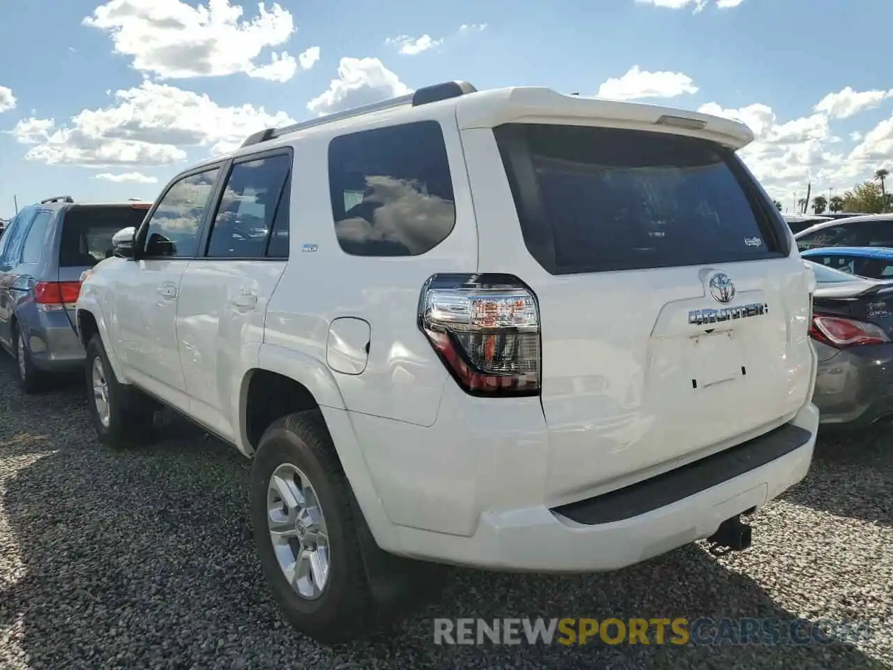 3 Photograph of a damaged car JTEZU5JR2L5219132 TOYOTA 4RUNNER 2020