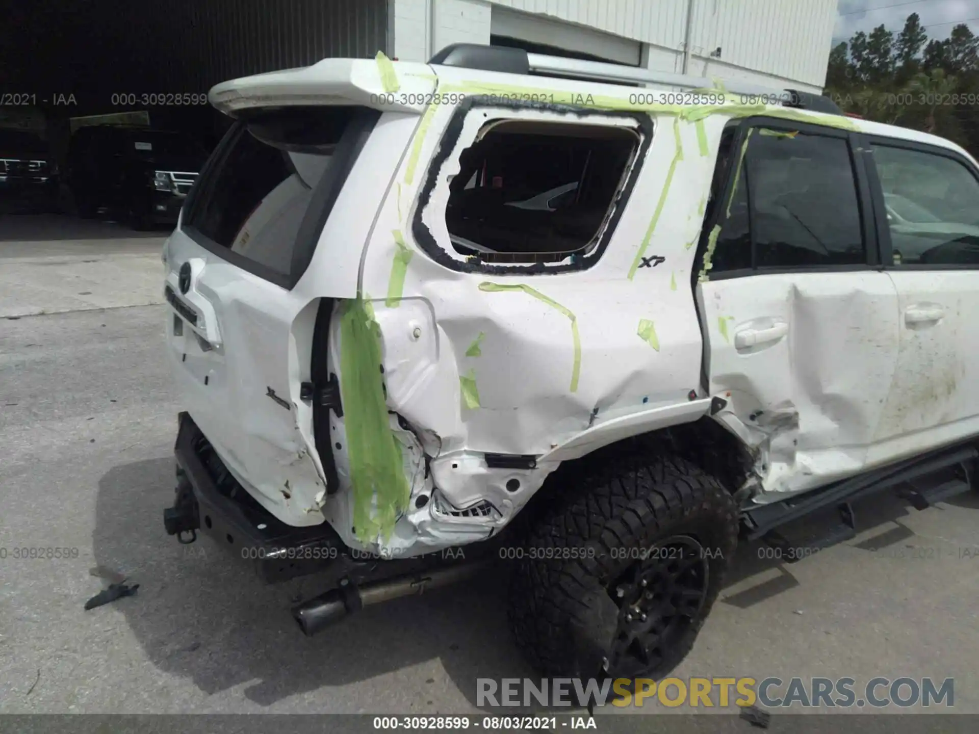 6 Photograph of a damaged car JTEZU5JR2L5219387 TOYOTA 4RUNNER 2020