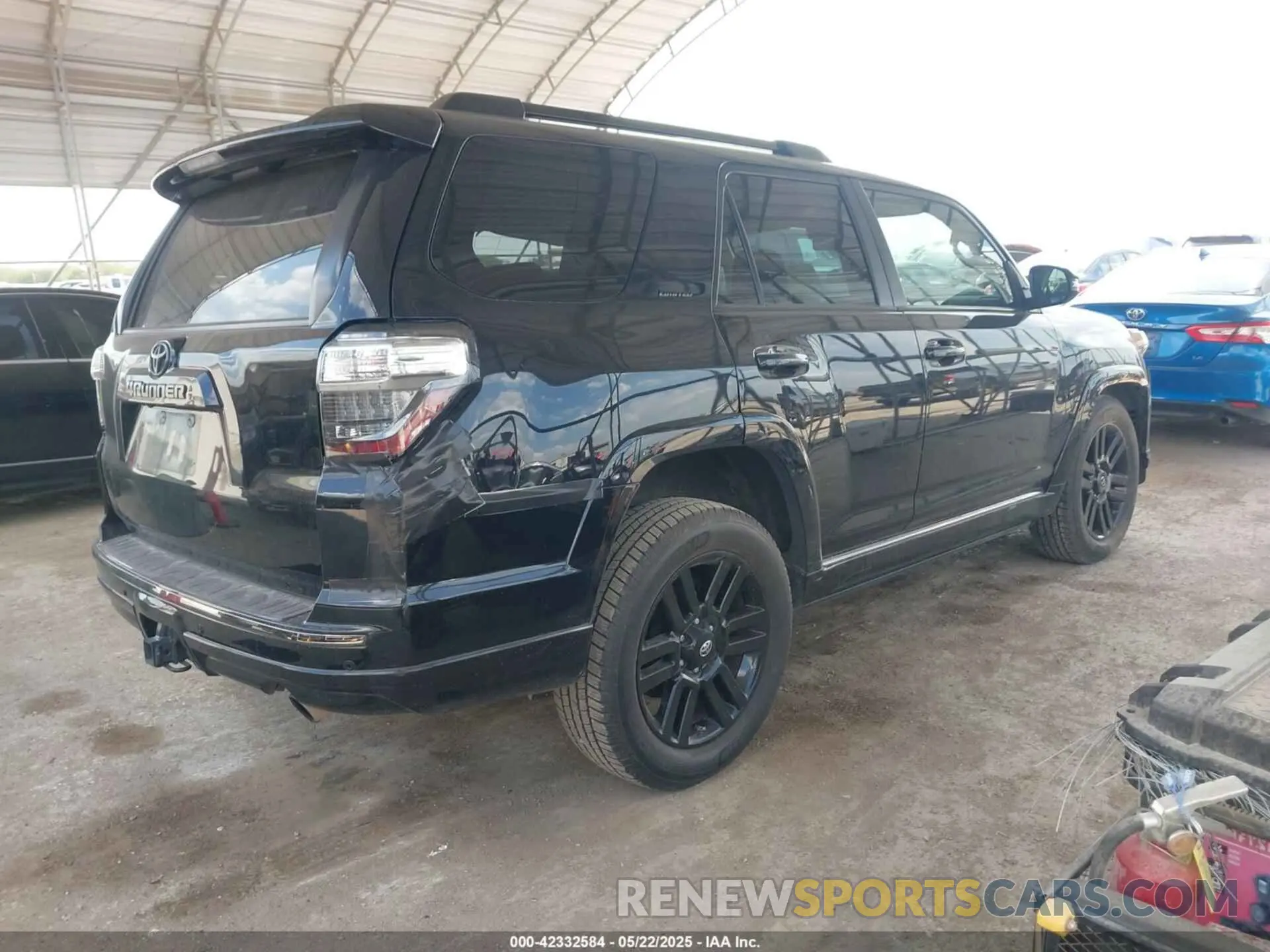 4 Photograph of a damaged car JTEZU5JR2L5221124 TOYOTA 4RUNNER 2020